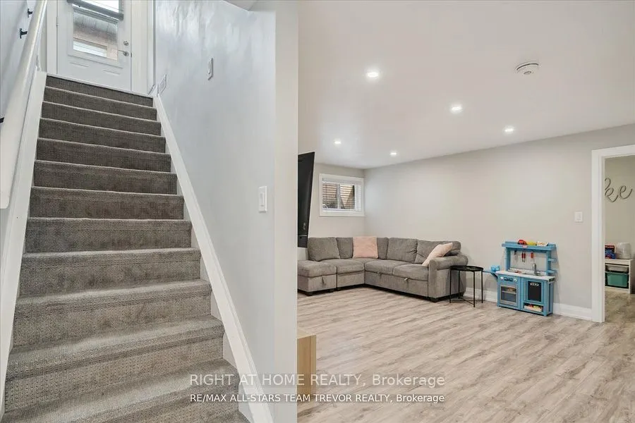 6 Newlands Avenue #LOWER