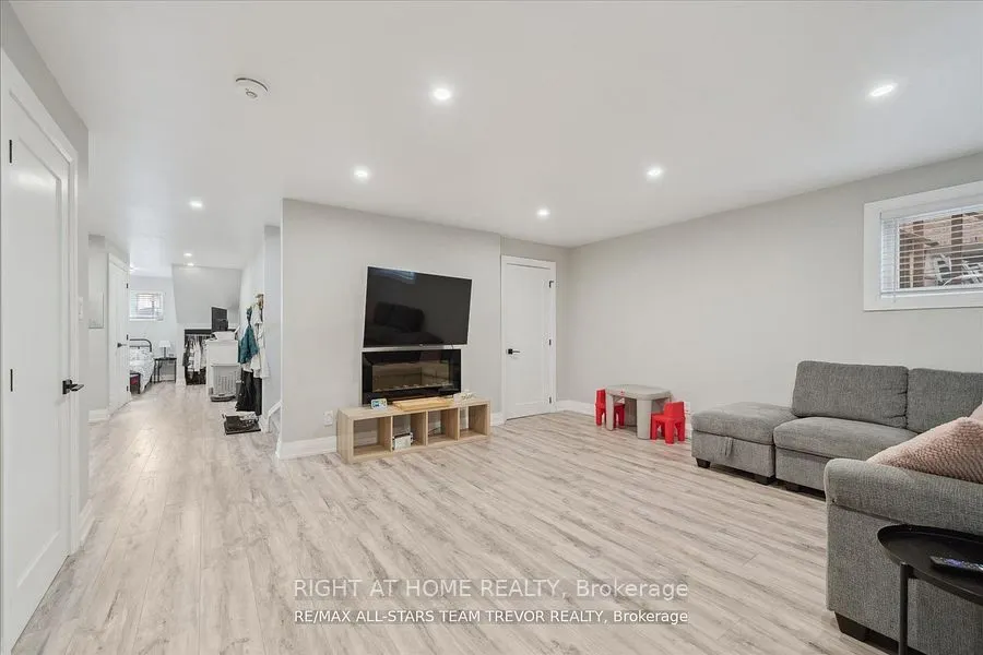 6 Newlands Avenue #LOWER