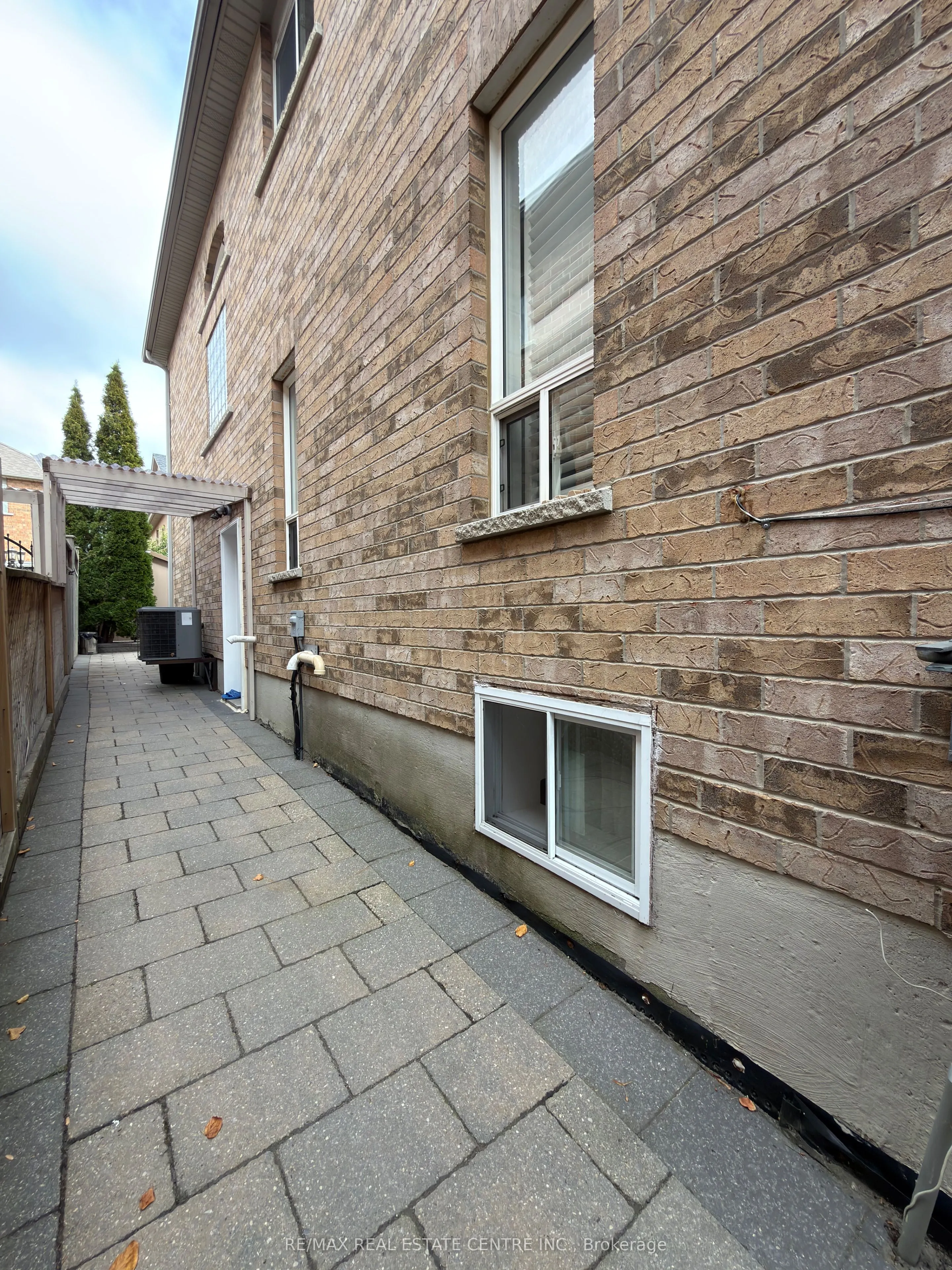 53 Dybal Street #Lower