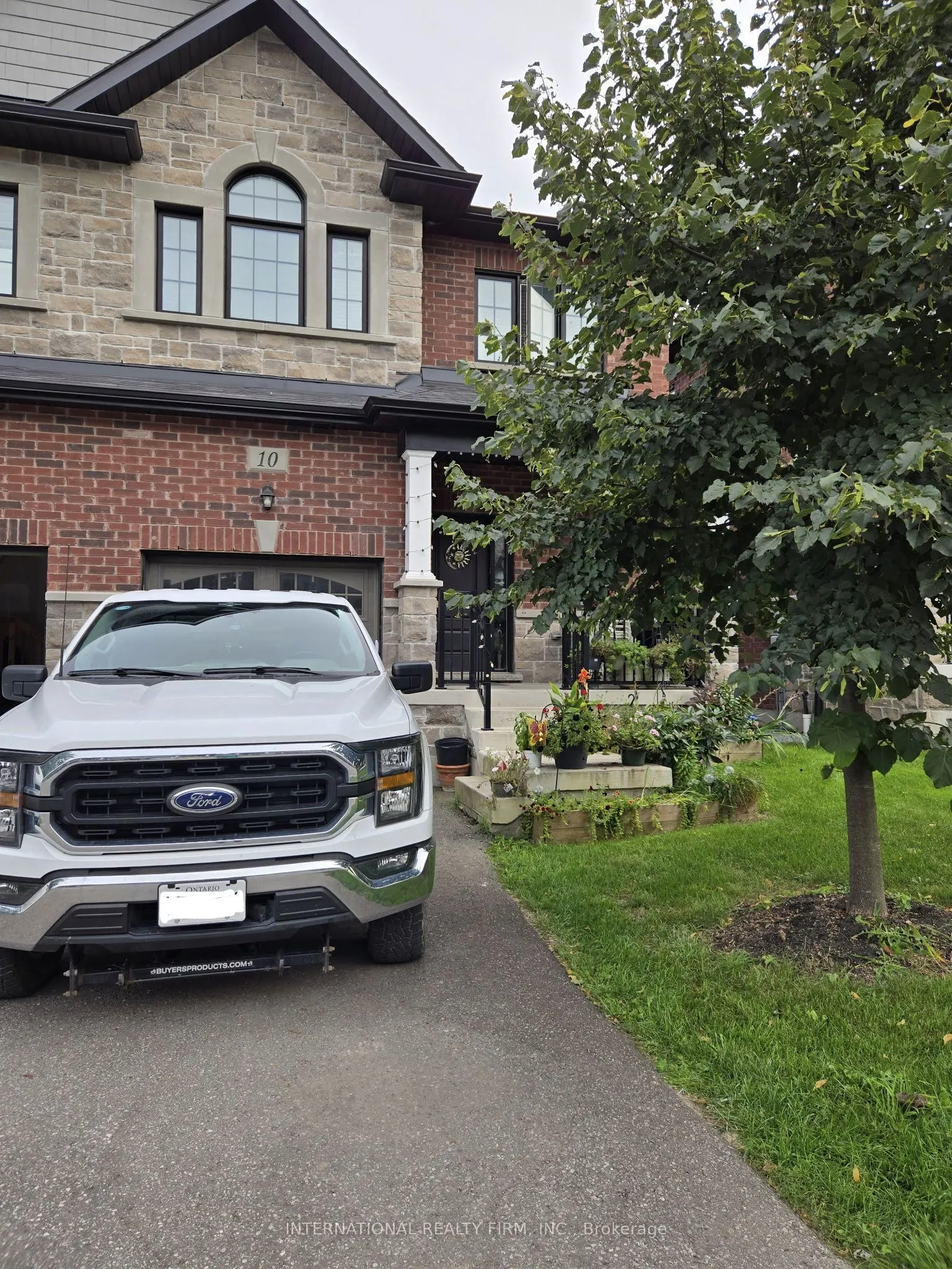 10 Gord Matthews Way