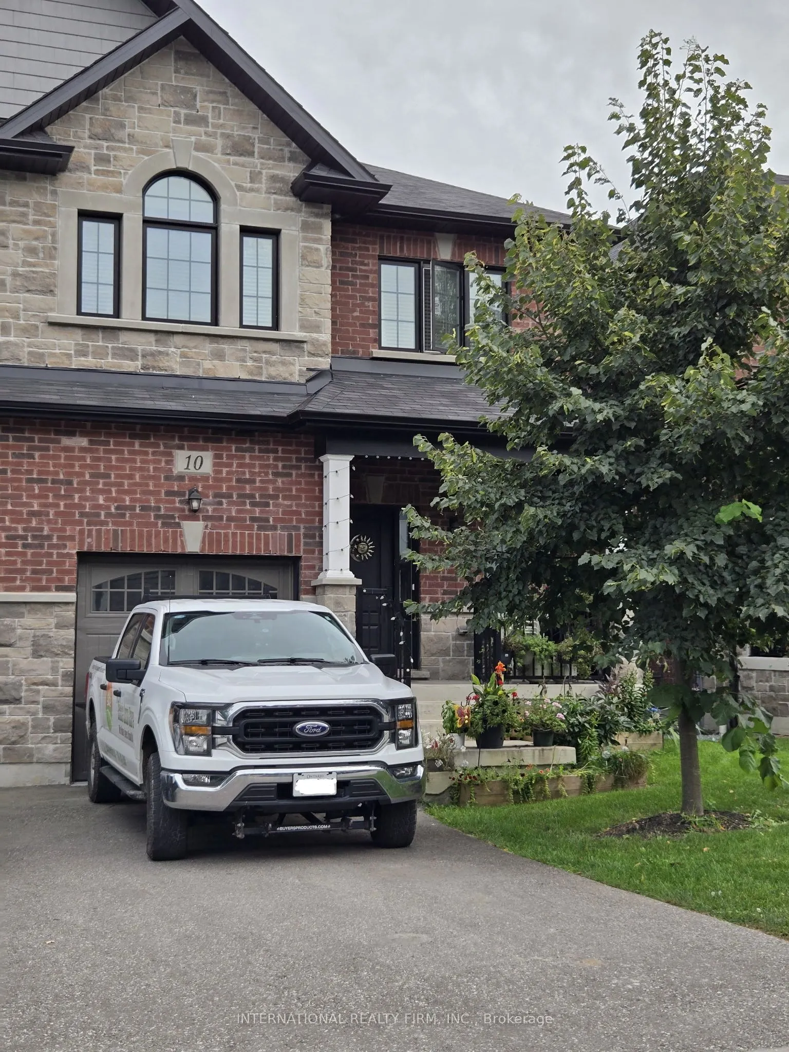10 Gord Matthews Way
