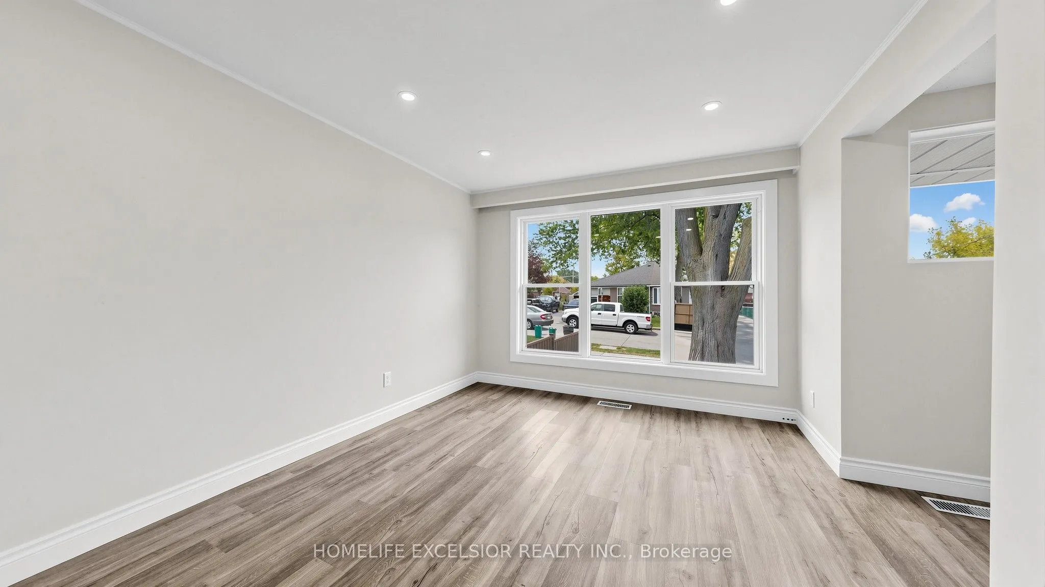 86 Newbury Drive