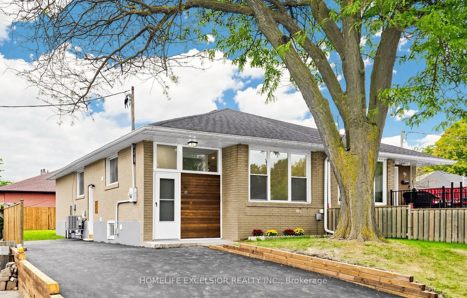 86 Newbury Drive