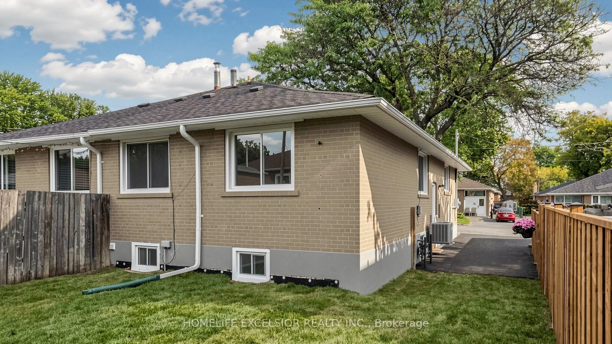 86 Newbury Drive