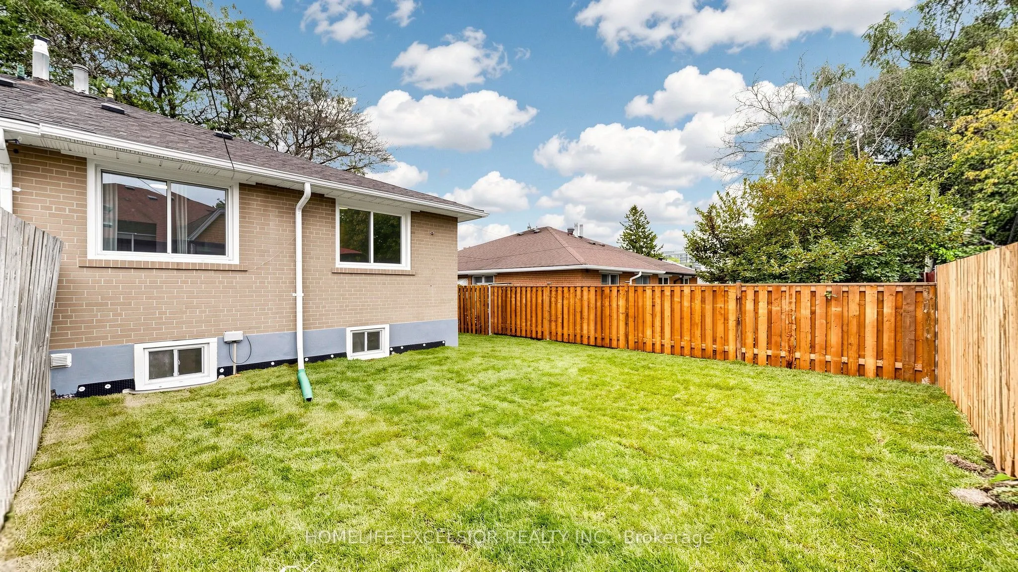 86 Newbury Drive