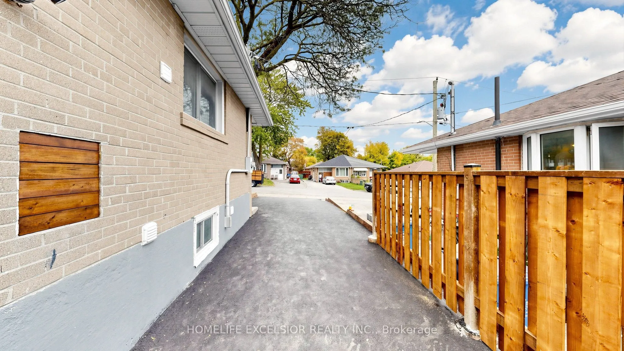 86 Newbury Drive
