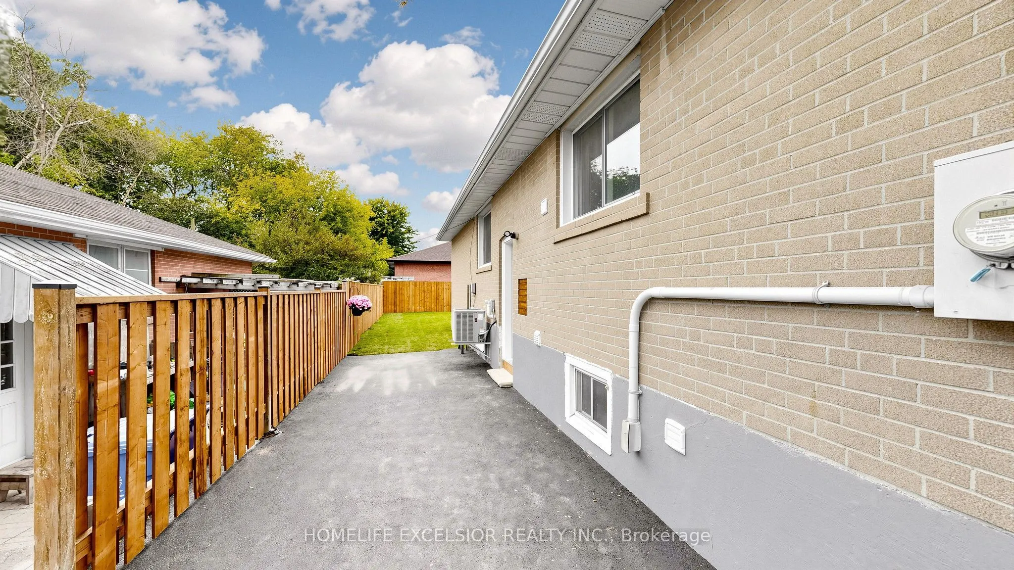 86 Newbury Drive