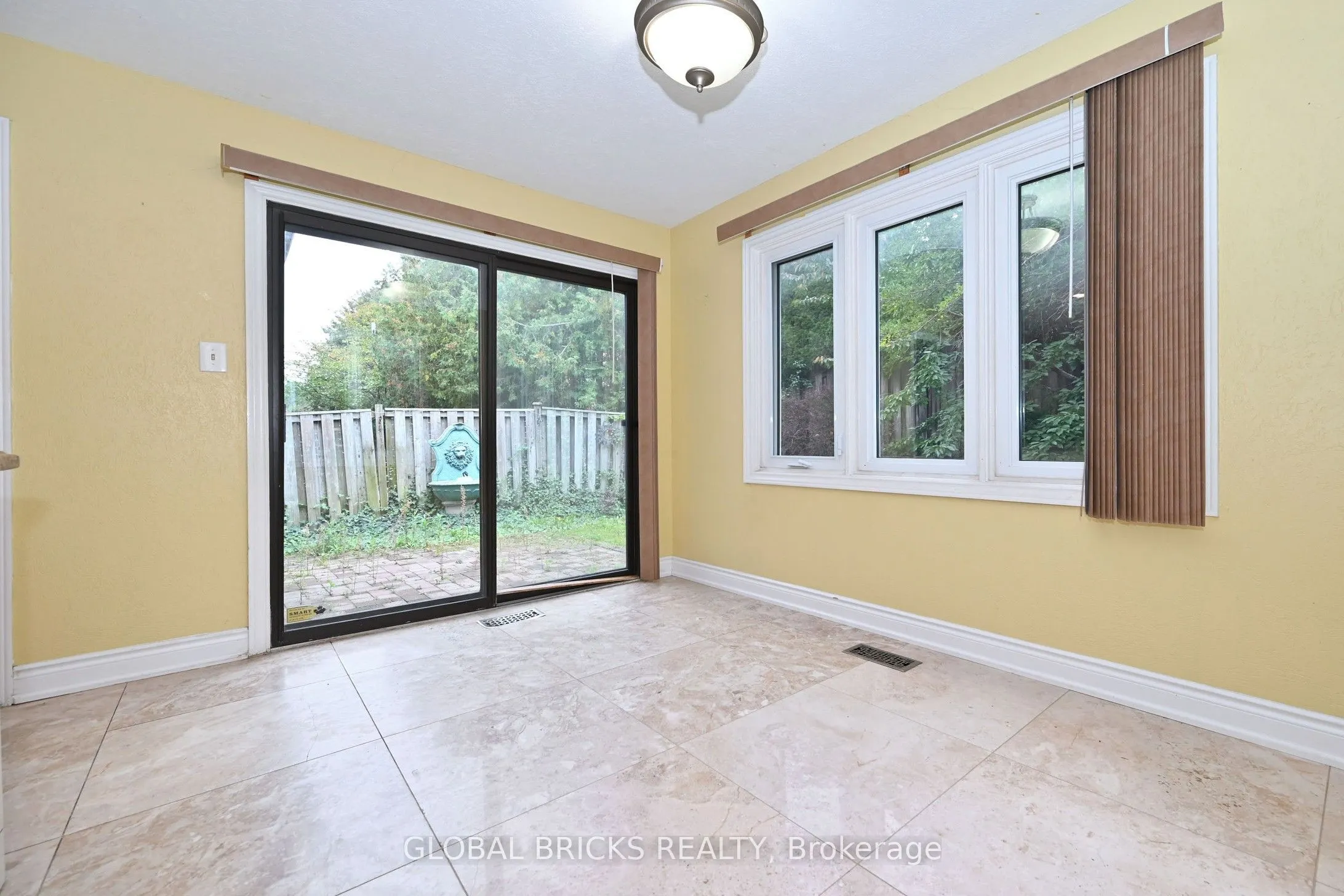 8 Elmsley Drive