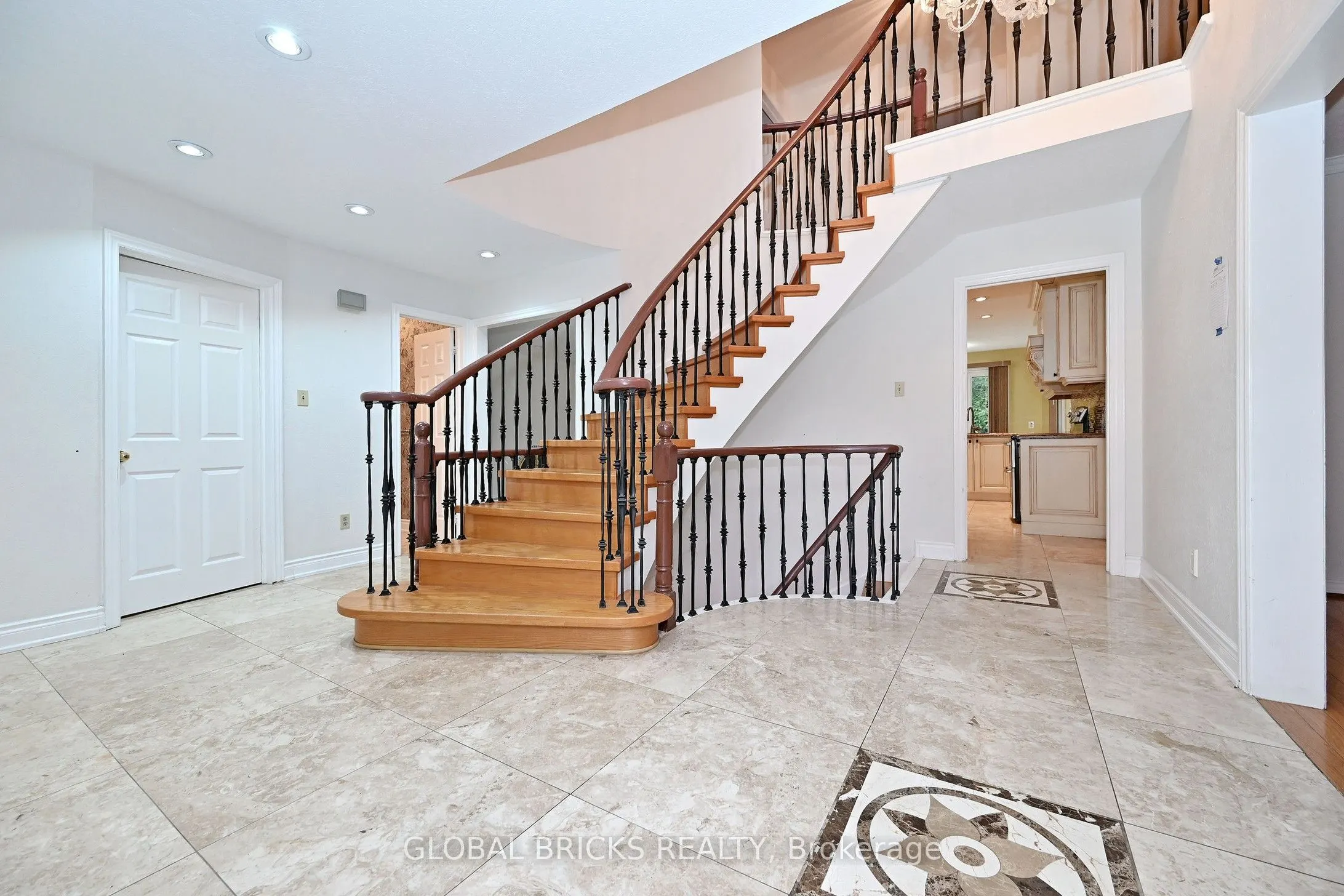 8 Elmsley Drive