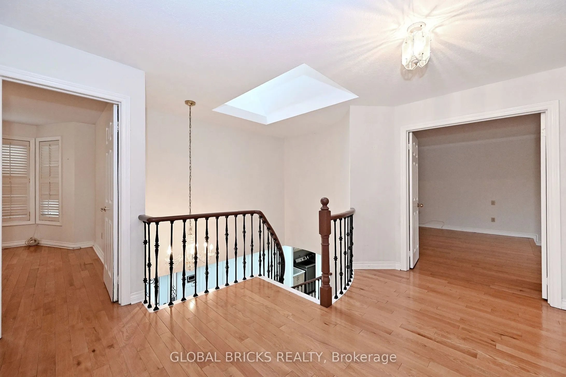 8 Elmsley Drive