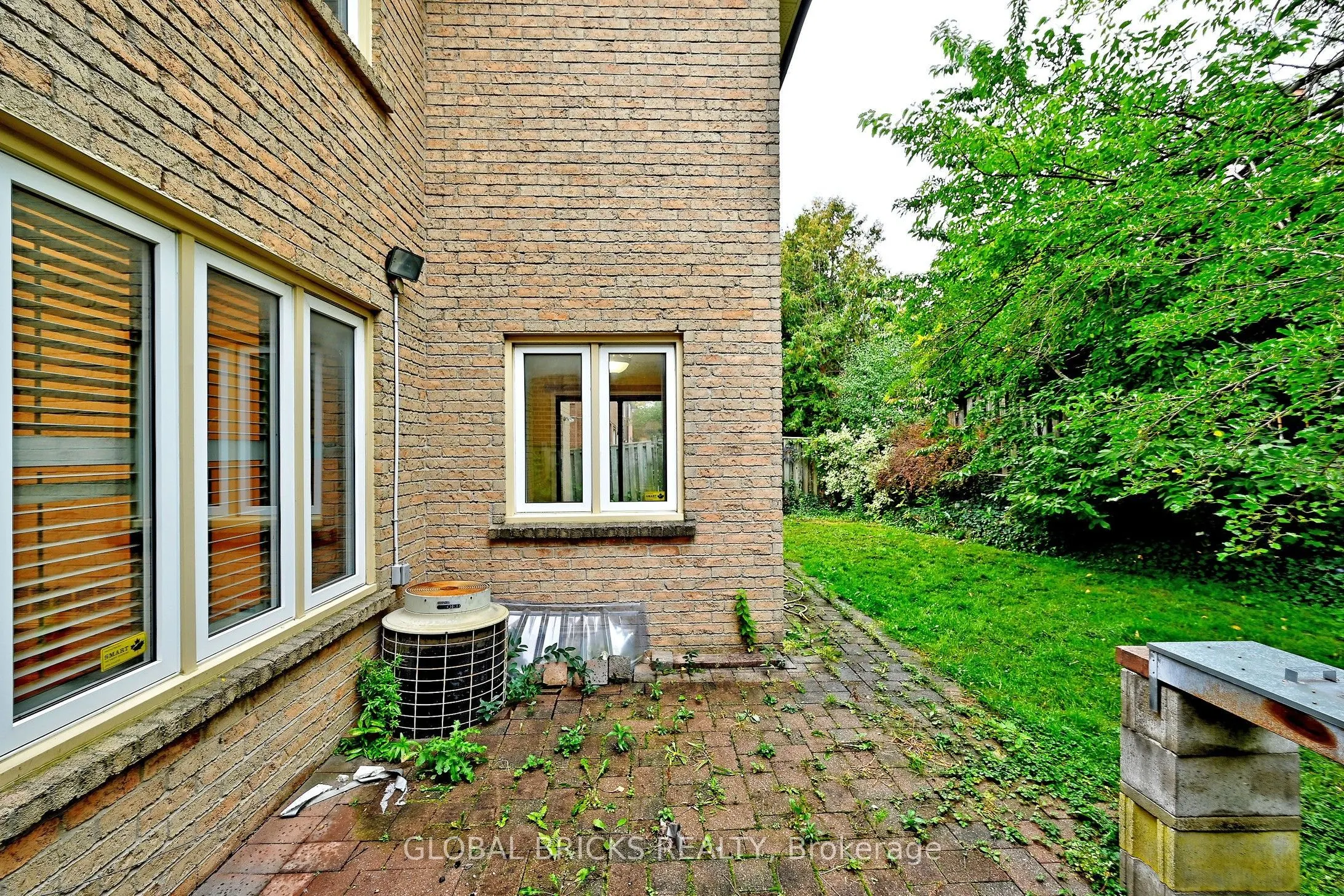 8 Elmsley Drive