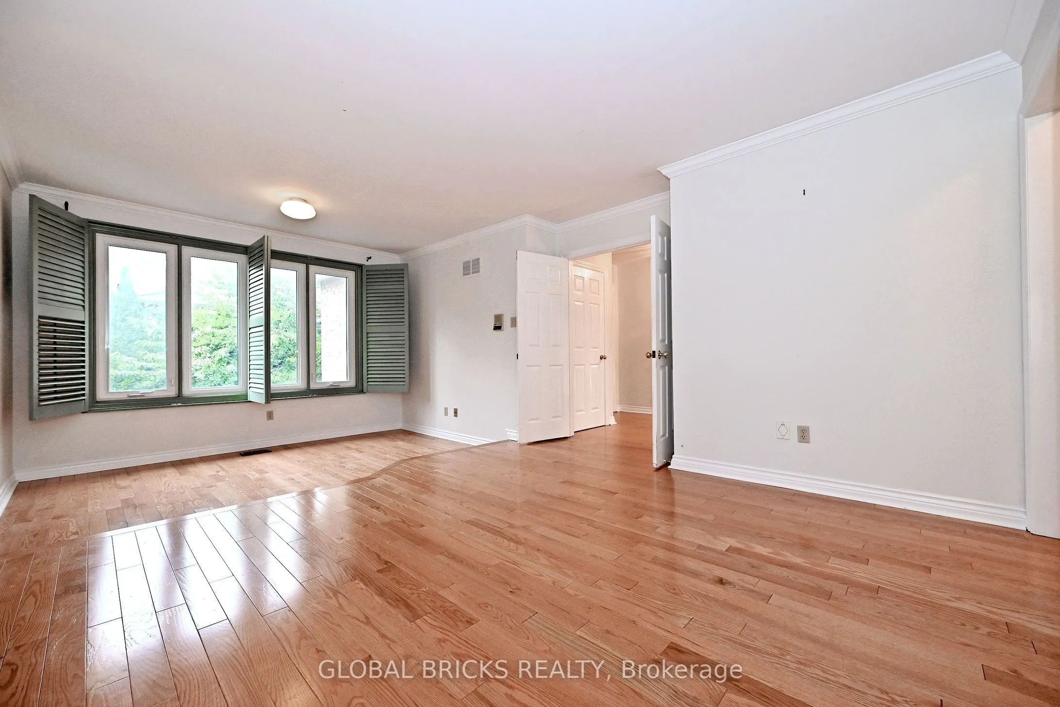 8 Elmsley Drive