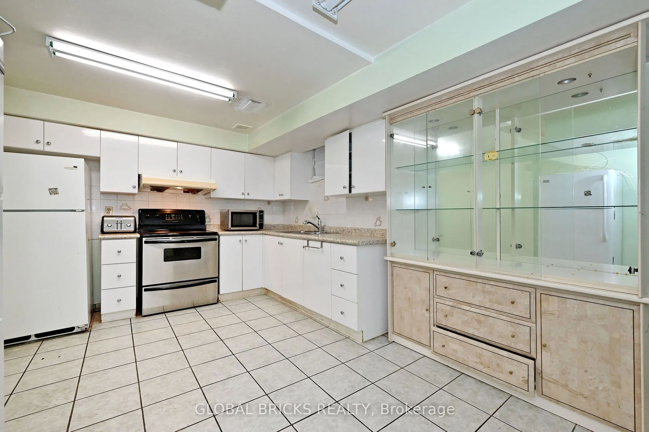 8 Elmsley Drive