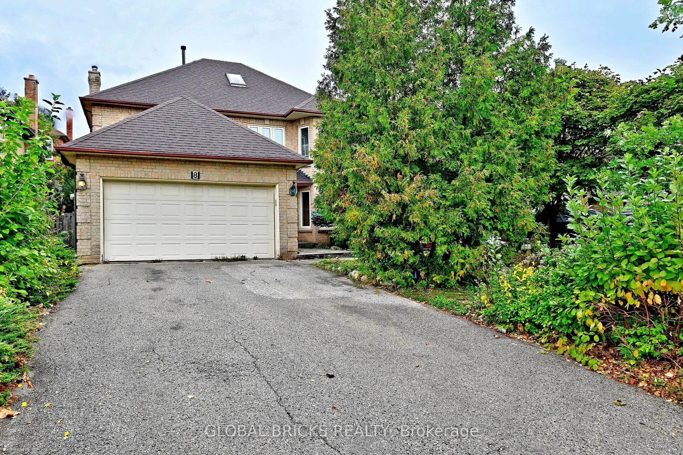 8 Elmsley Drive