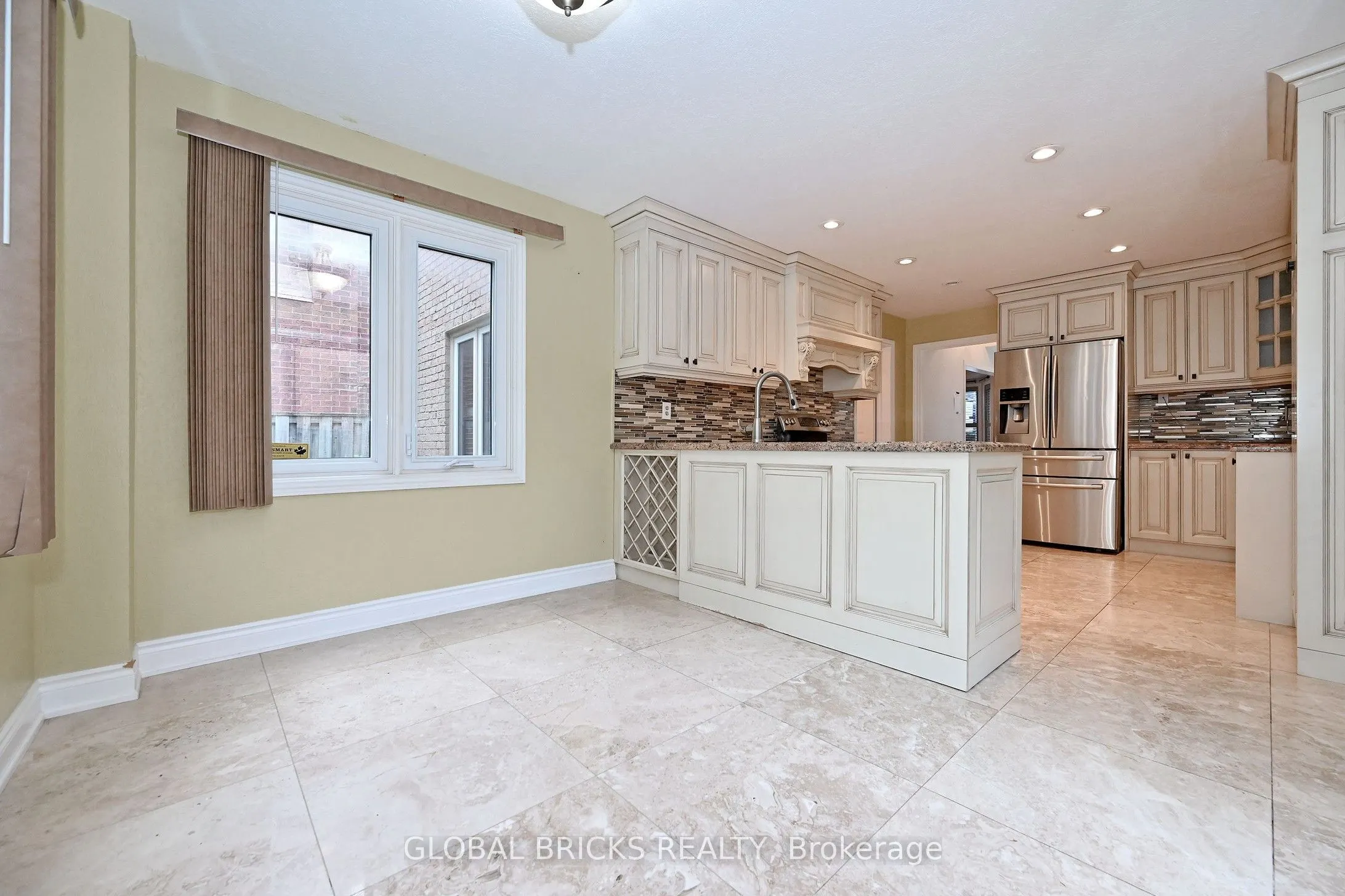 8 Elmsley Drive