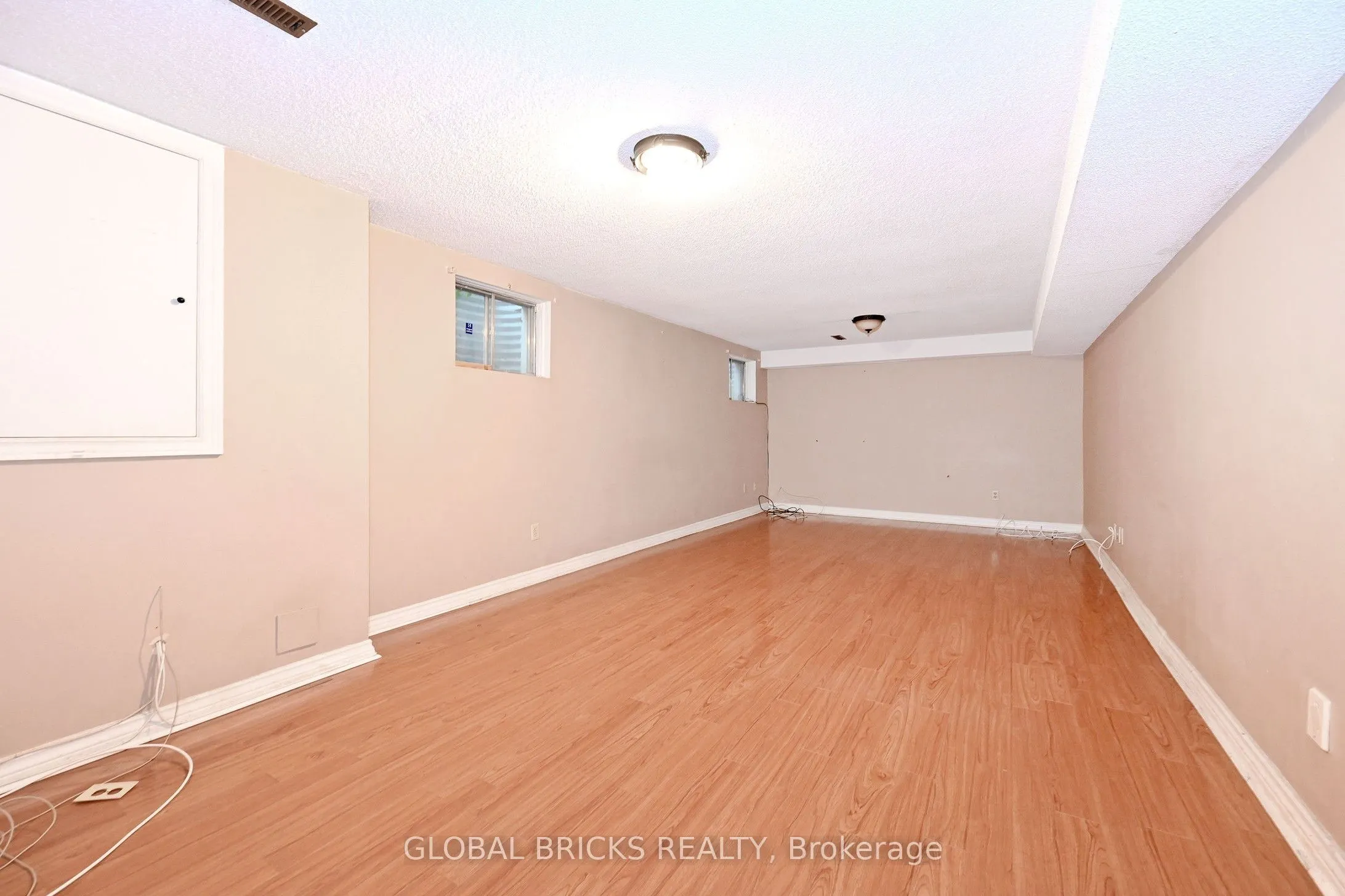8 Elmsley Drive
