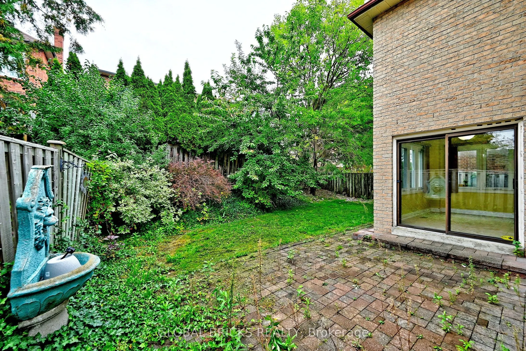 8 Elmsley Drive