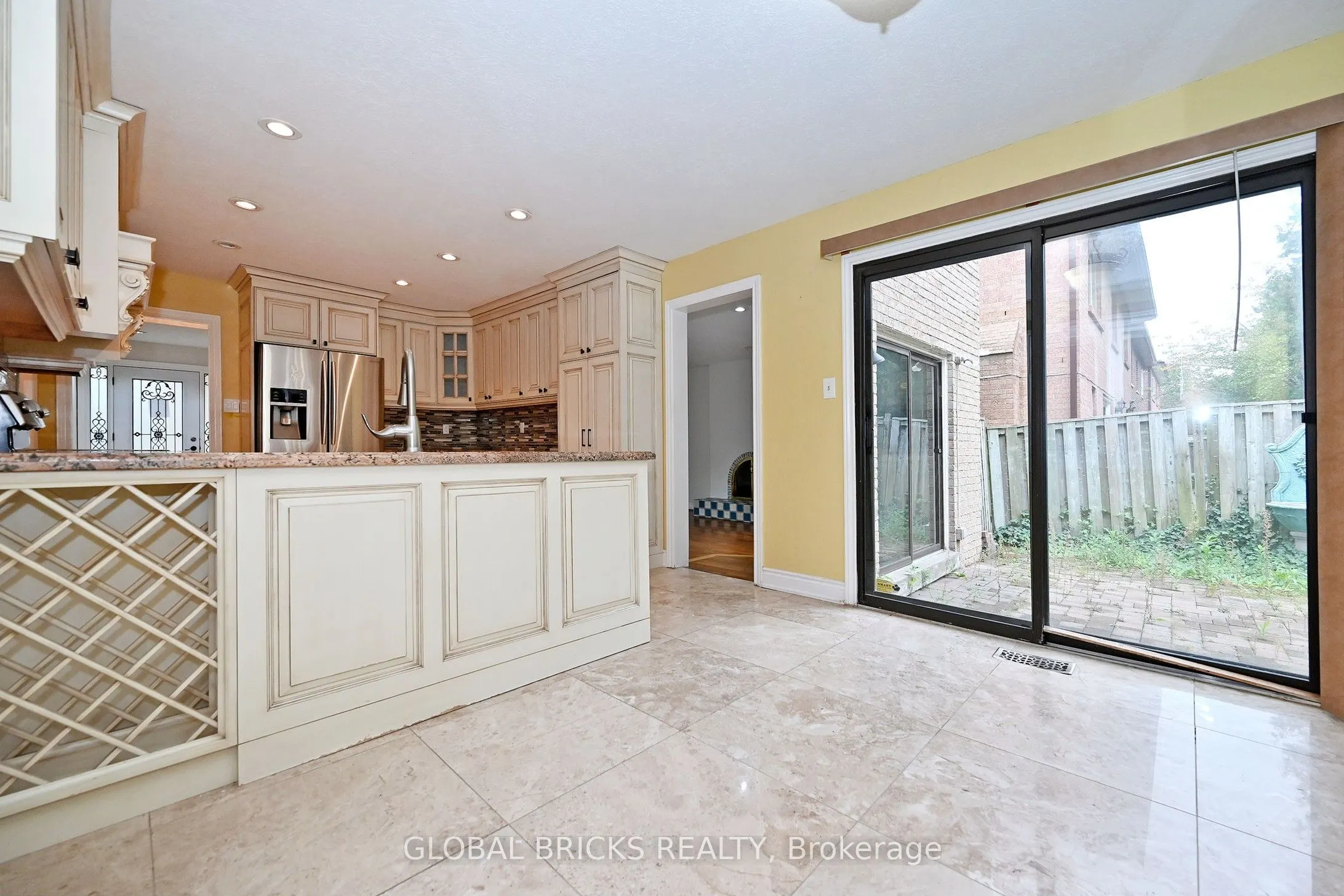 8 Elmsley Drive