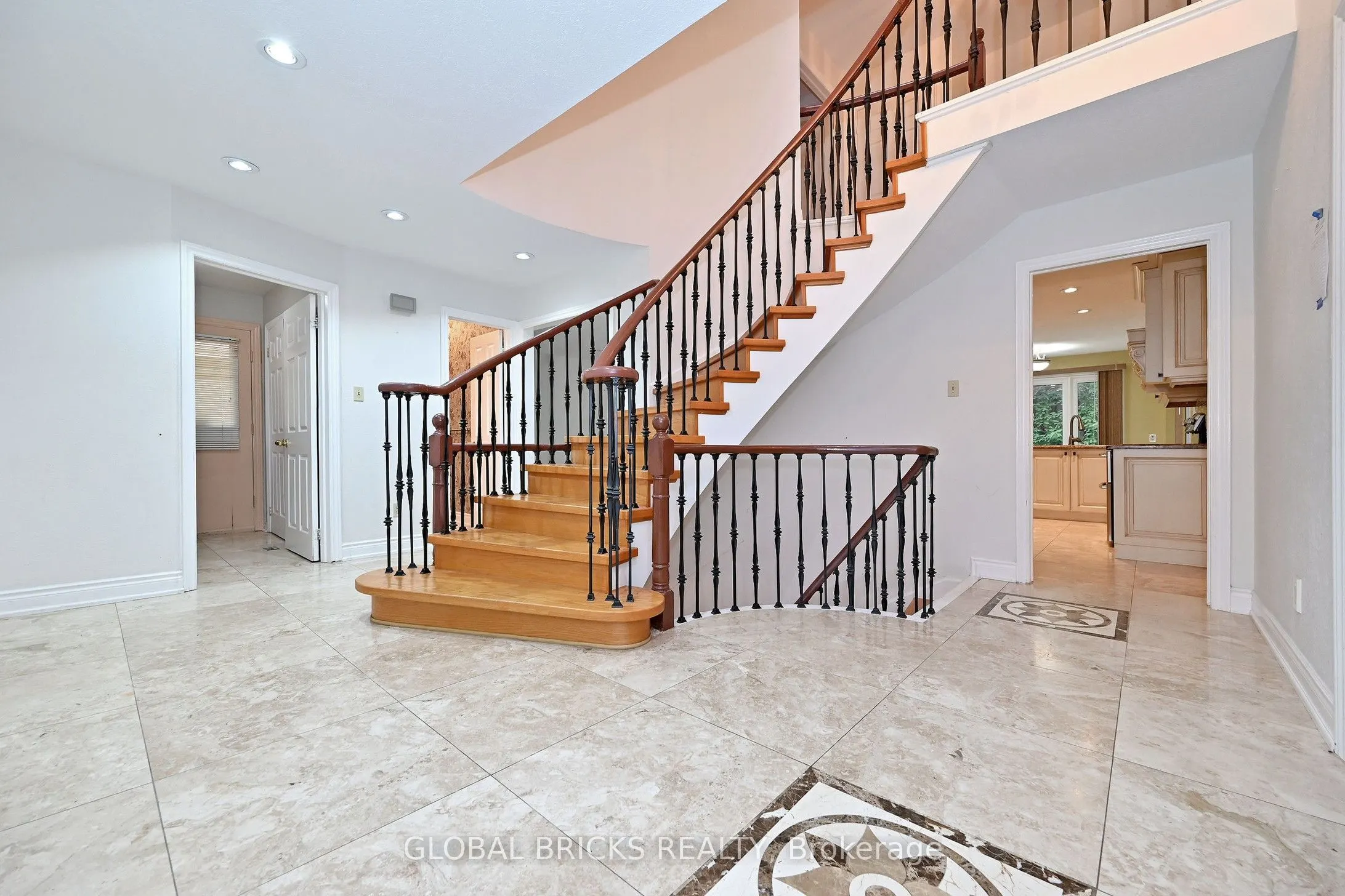 8 Elmsley Drive