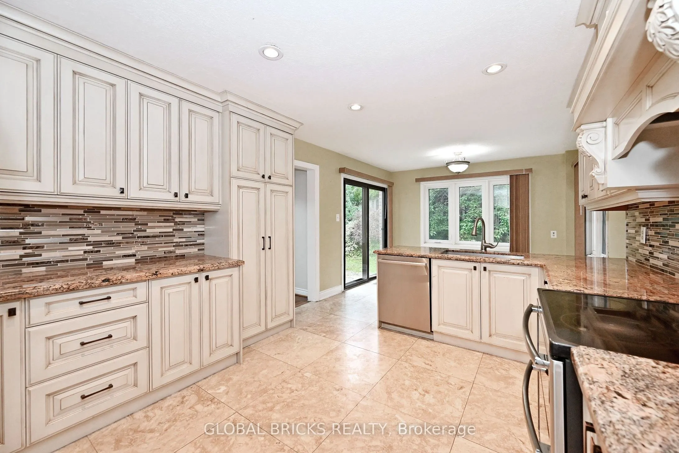 8 Elmsley Drive