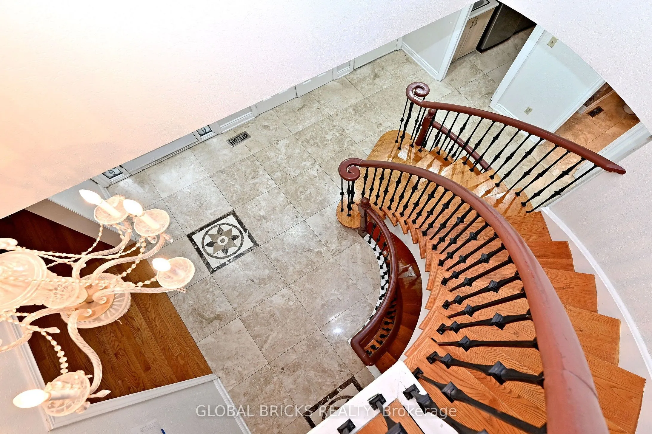 8 Elmsley Drive
