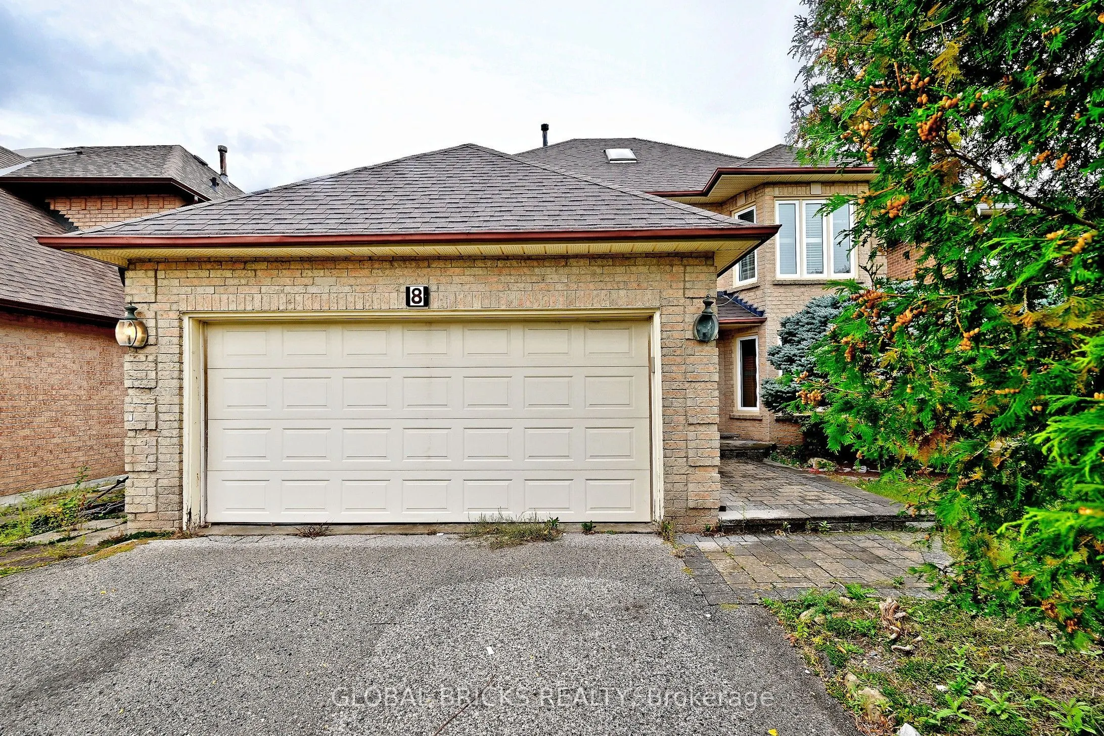 8 Elmsley Drive
