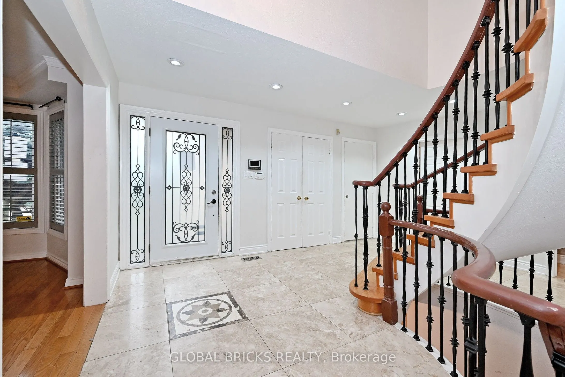 8 Elmsley Drive