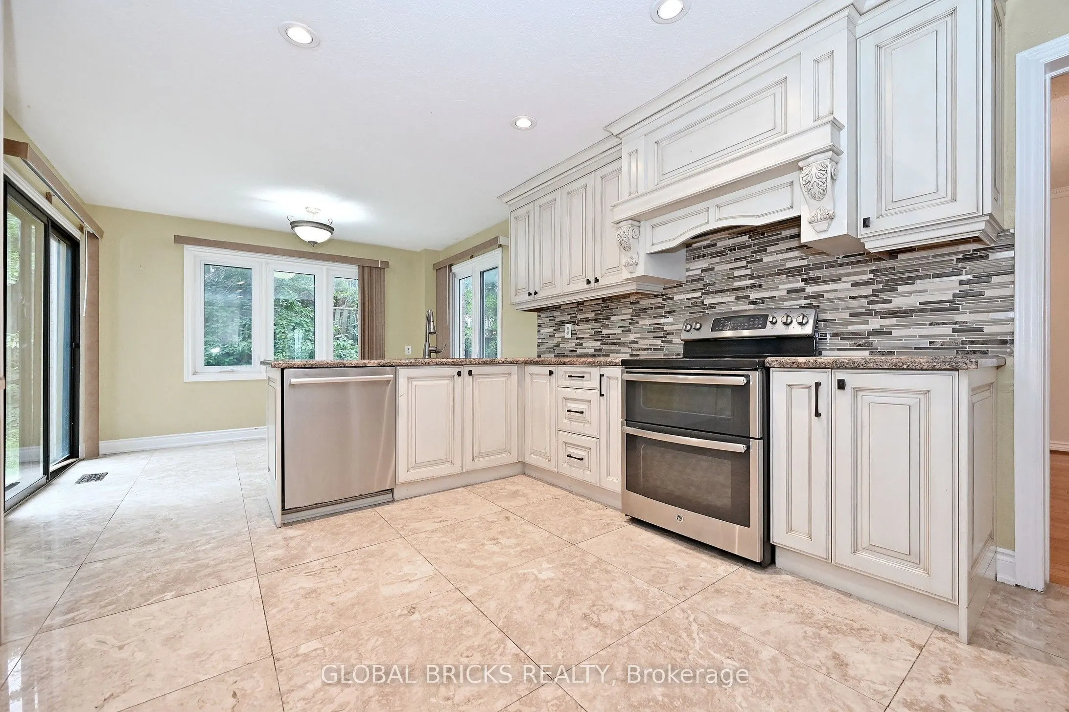 8 Elmsley Drive