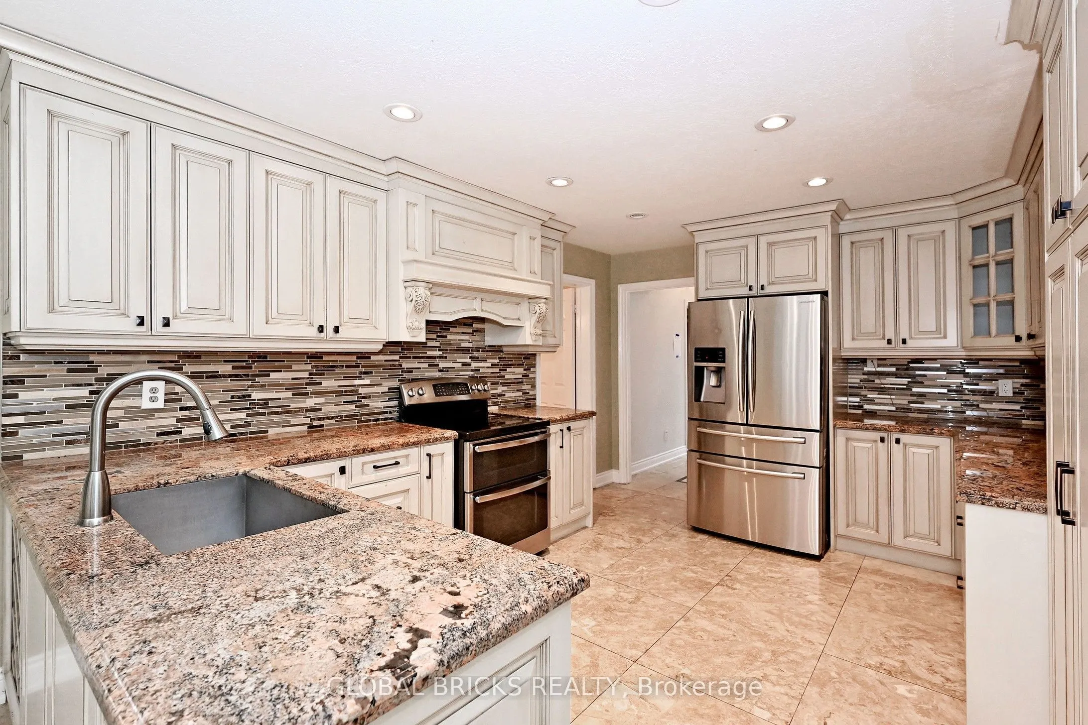 8 Elmsley Drive