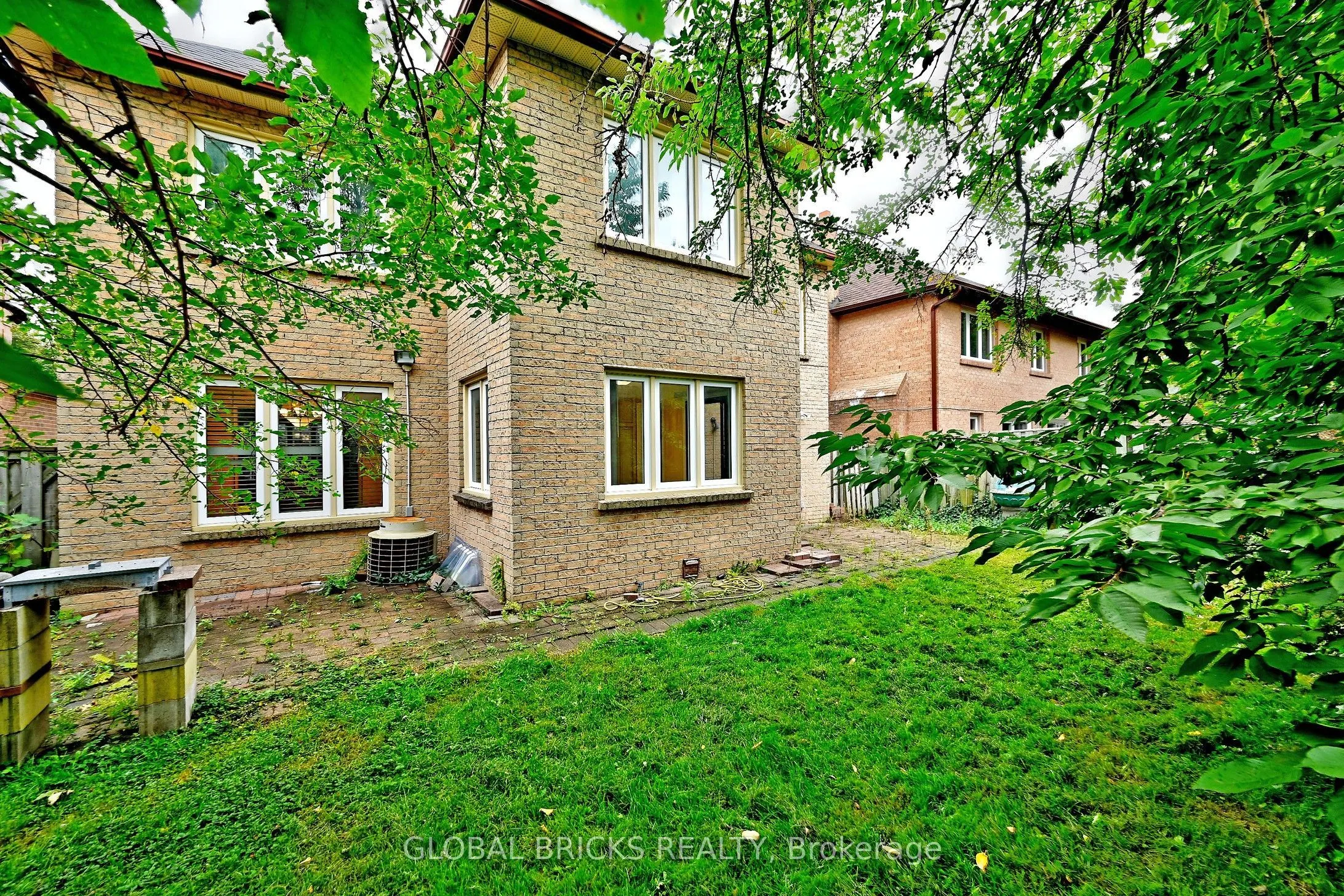 8 Elmsley Drive