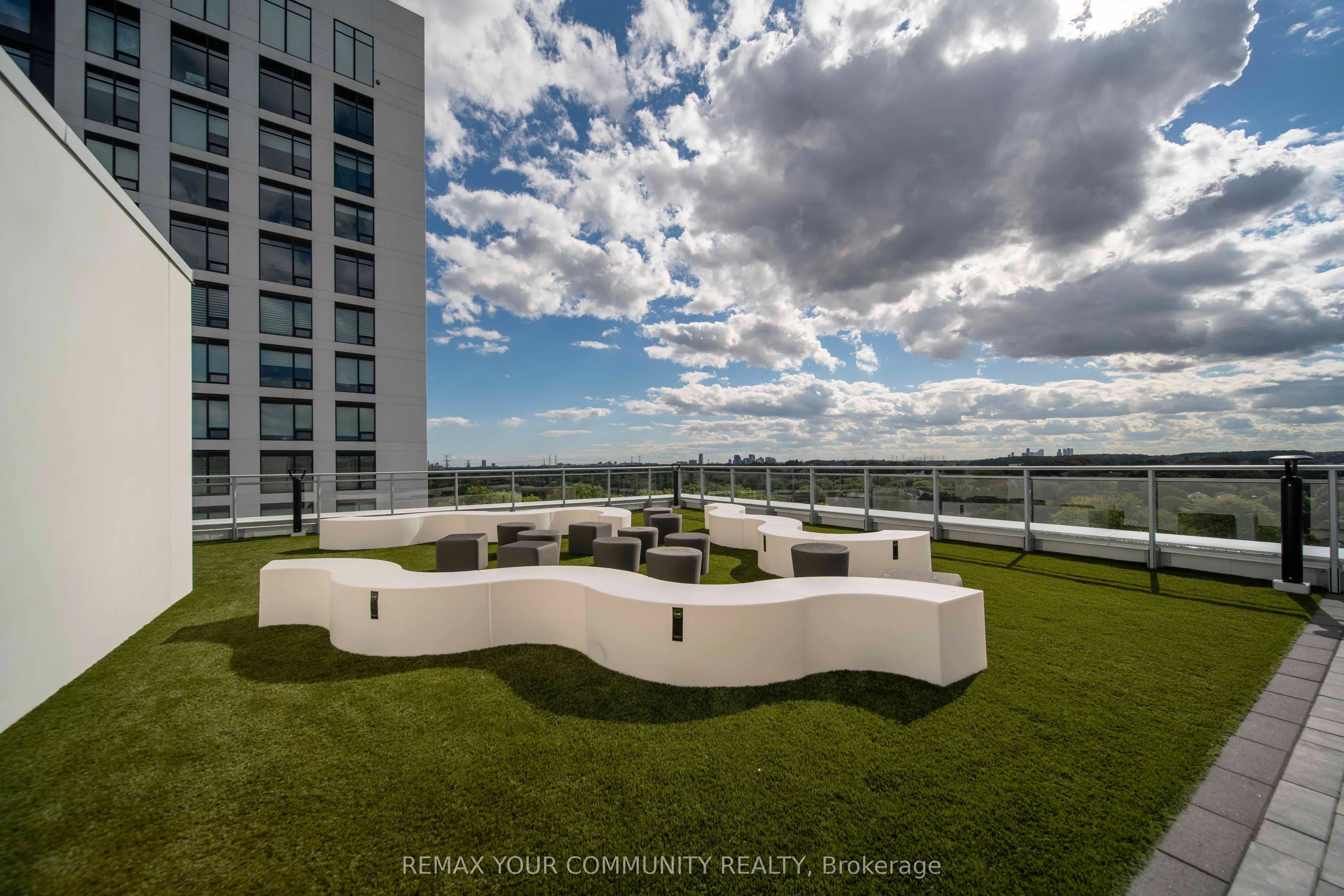 8888 Yonge Street #322