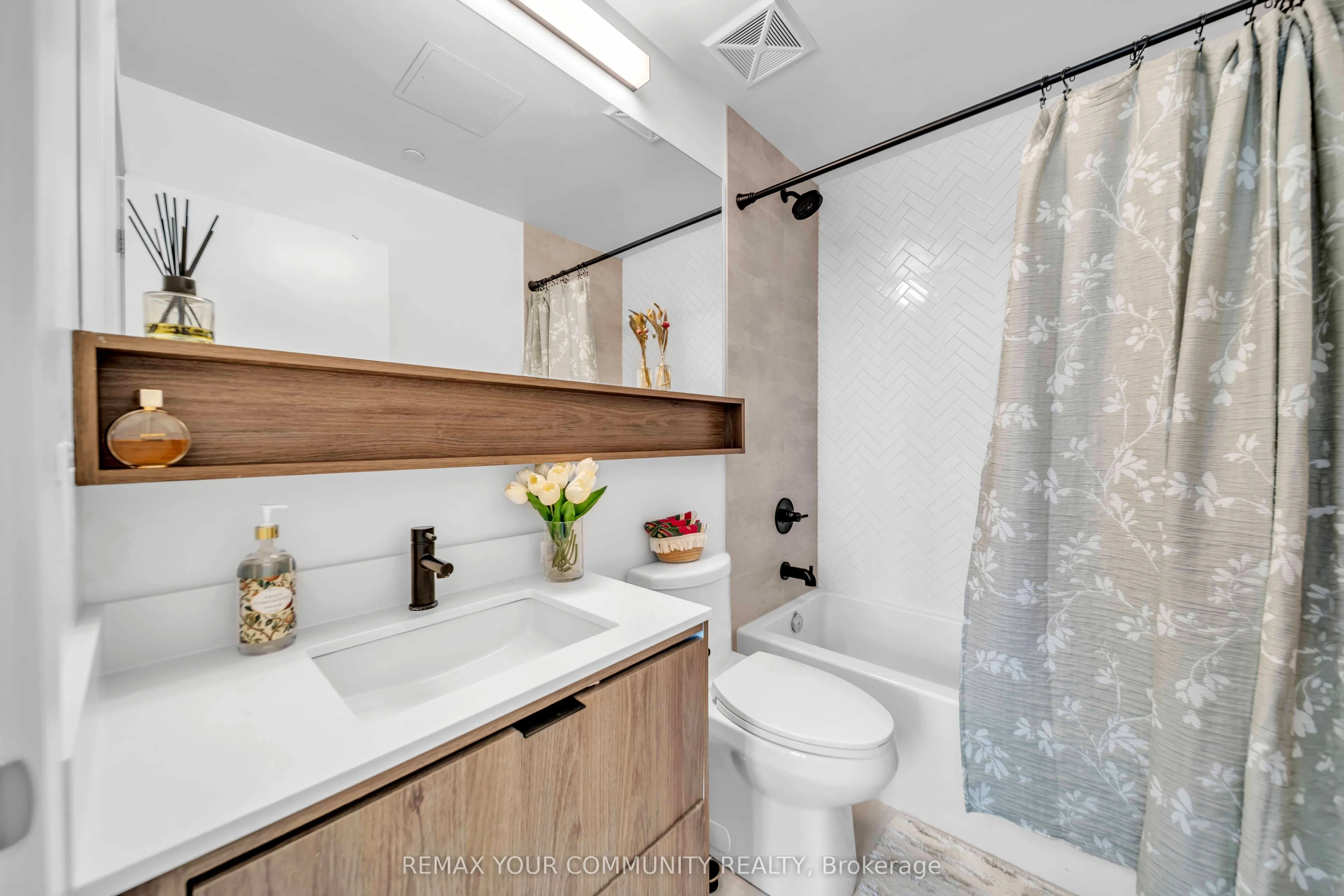 8888 Yonge Street #322