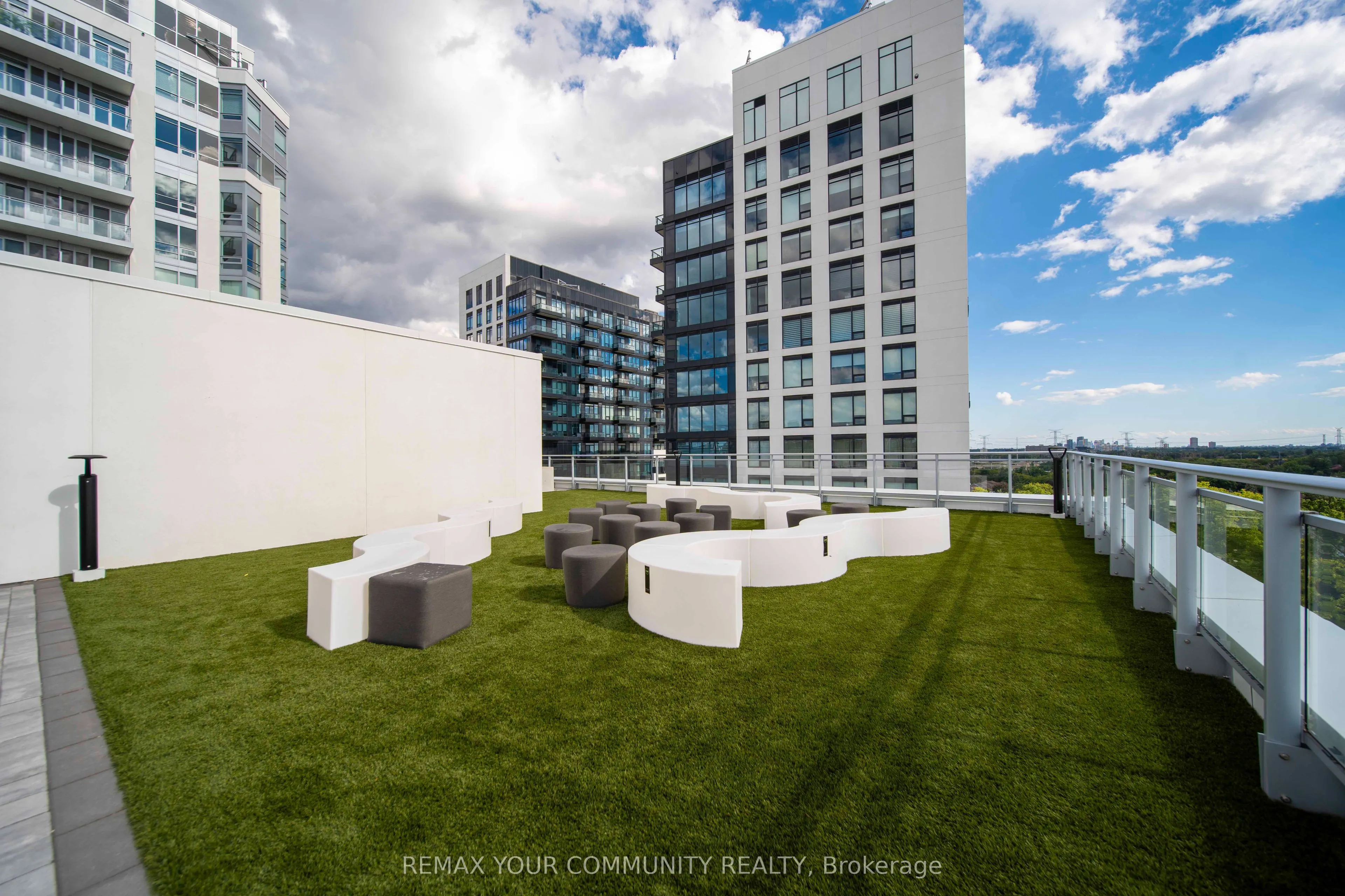 8888 Yonge Street #322