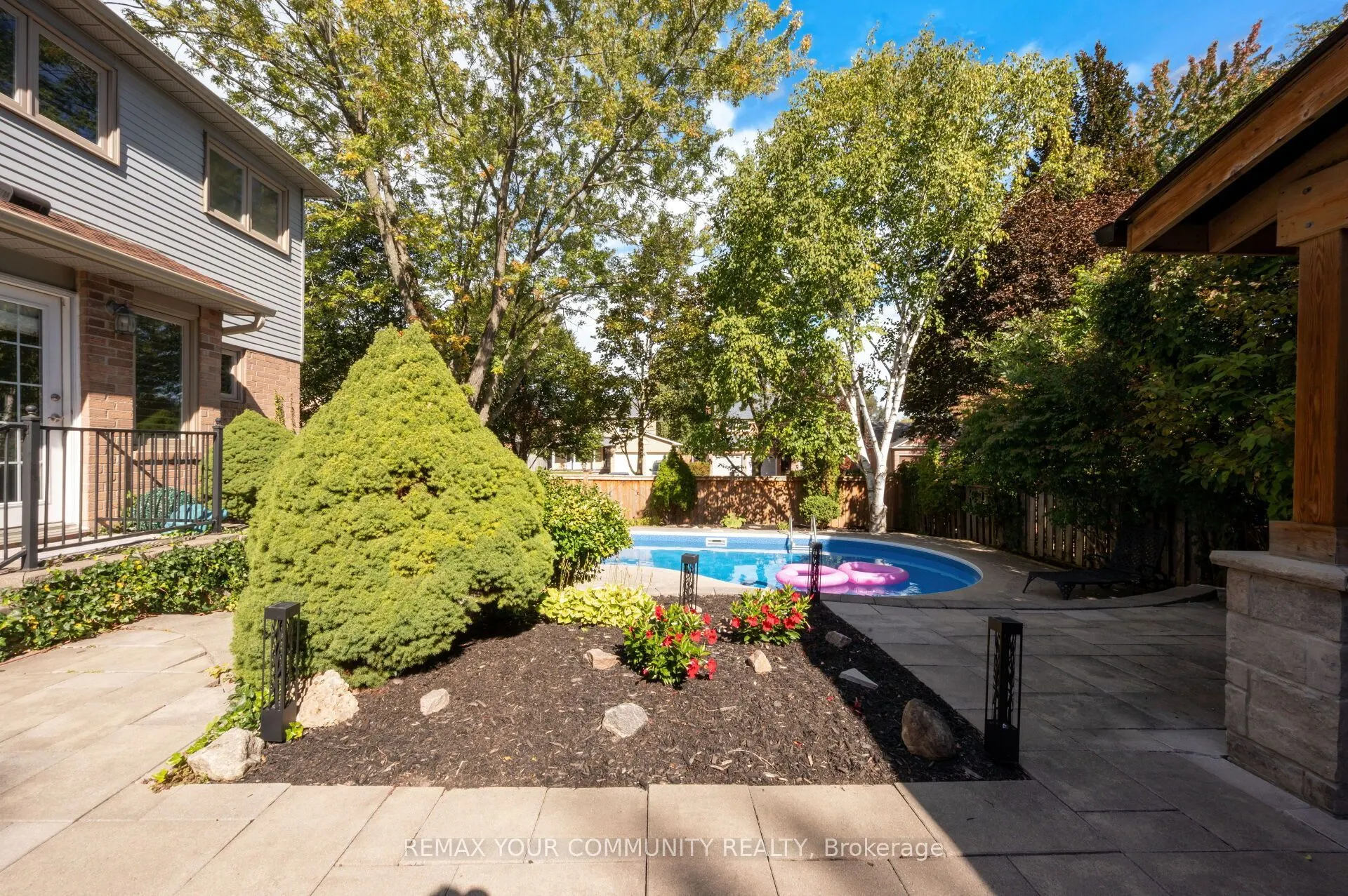 25 Albery Crescent