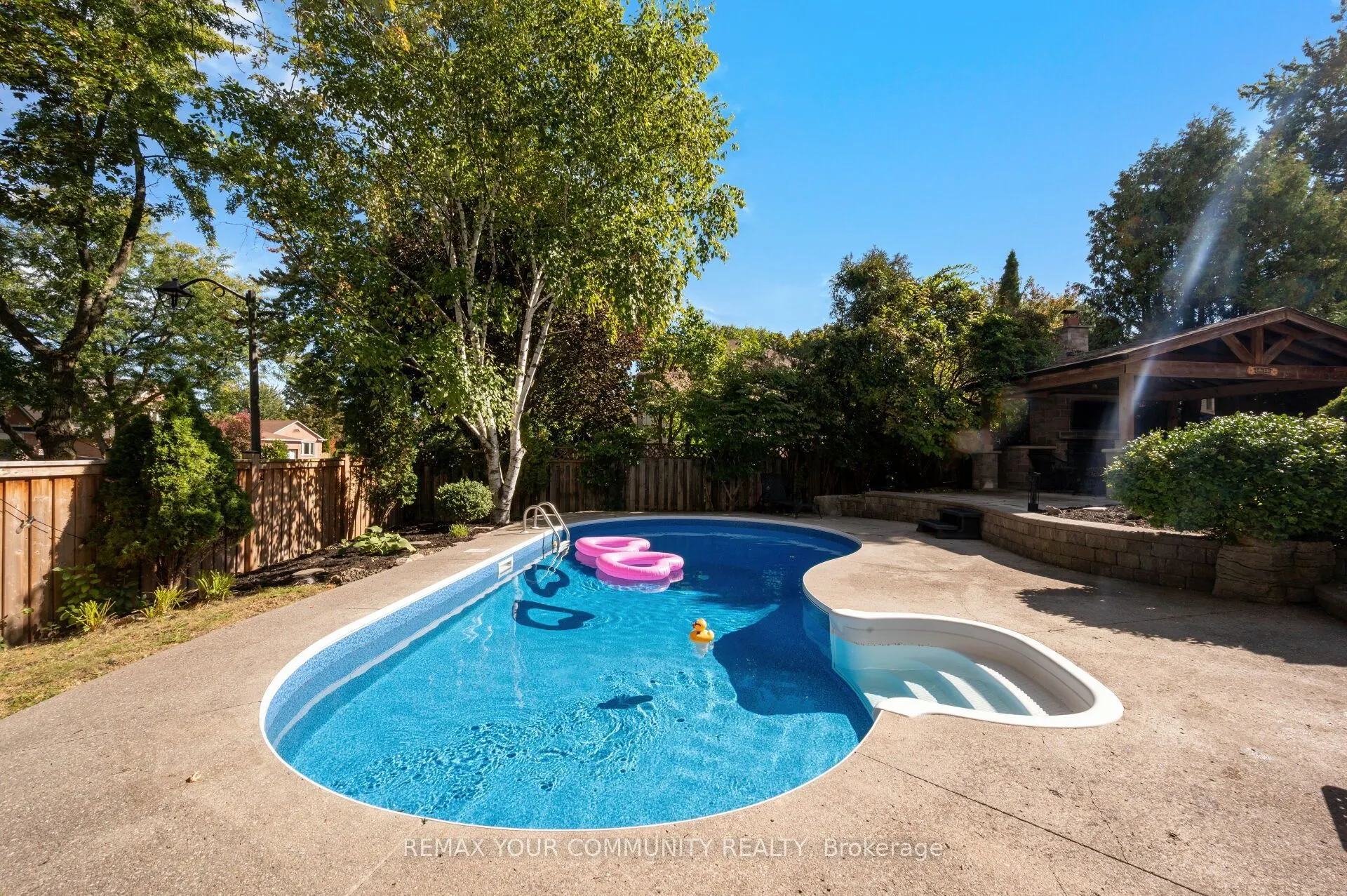 25 Albery Crescent