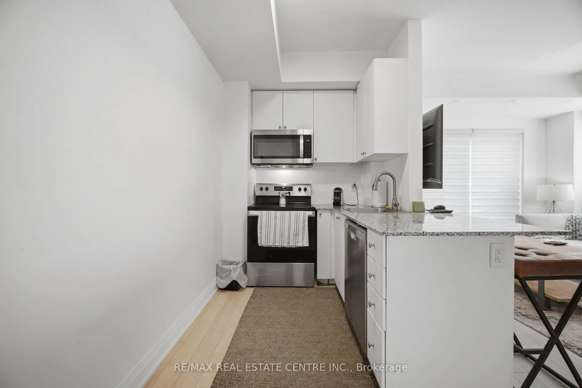 5279 Highway 7 #1402