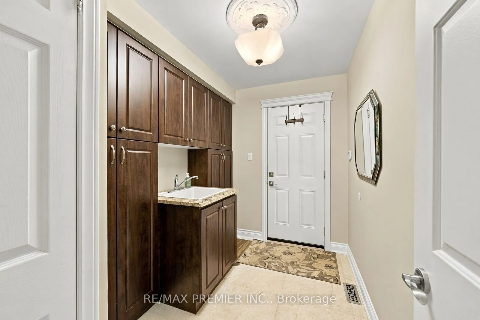 98 Cairnburg Place