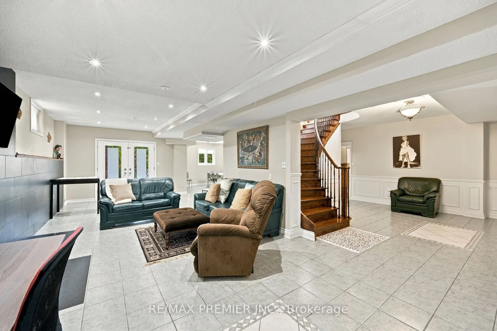 98 Cairnburg Place