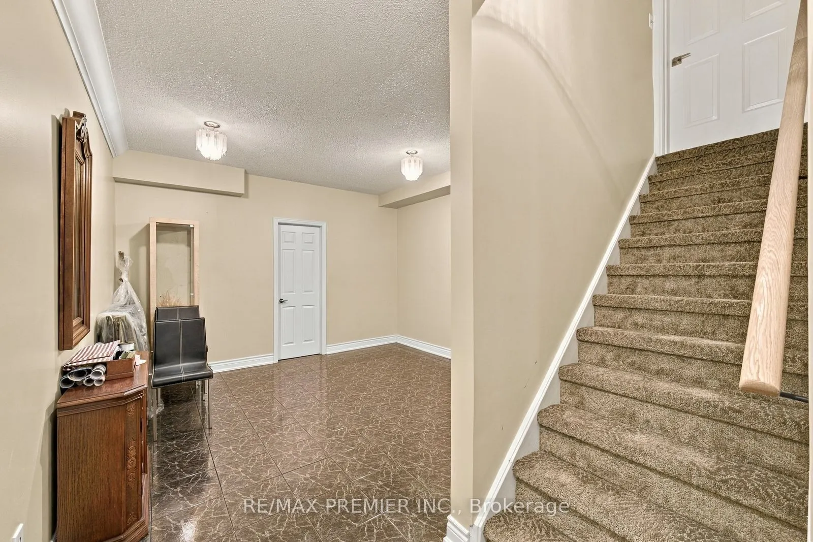 98 Cairnburg Place