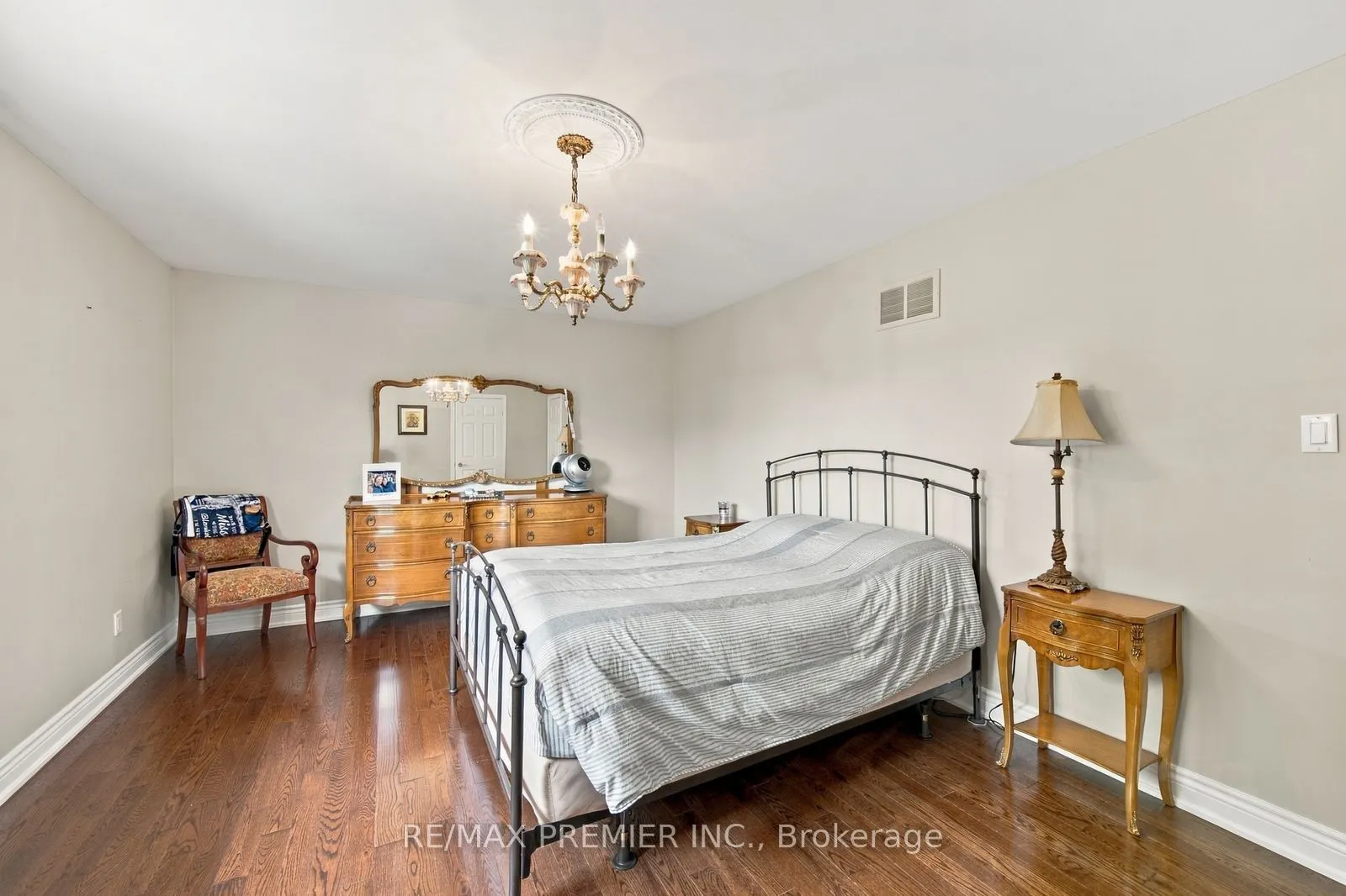 98 Cairnburg Place
