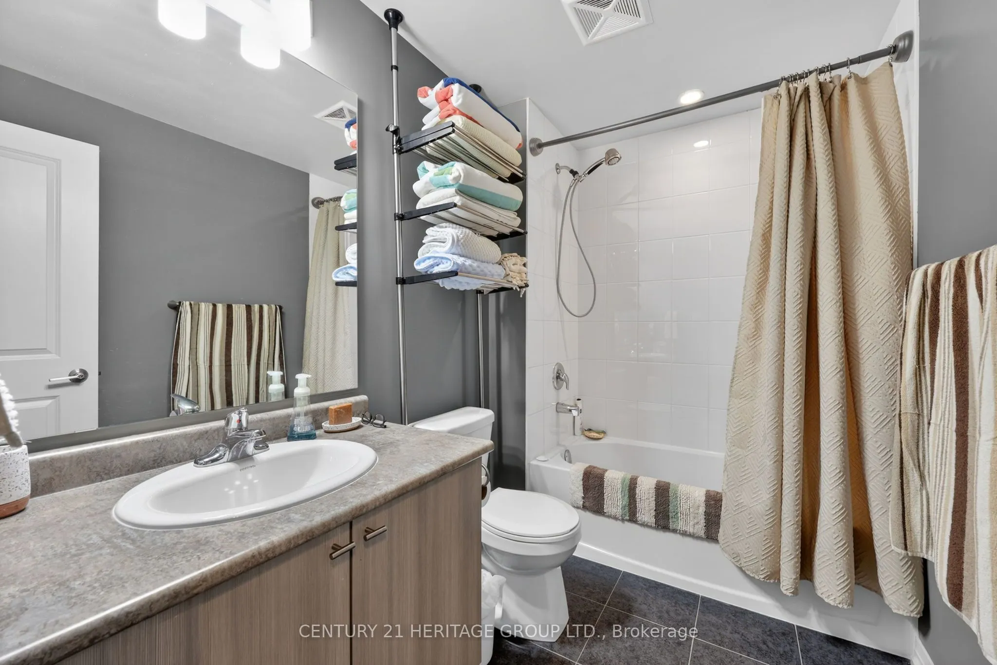 161 Wellington Street E #410