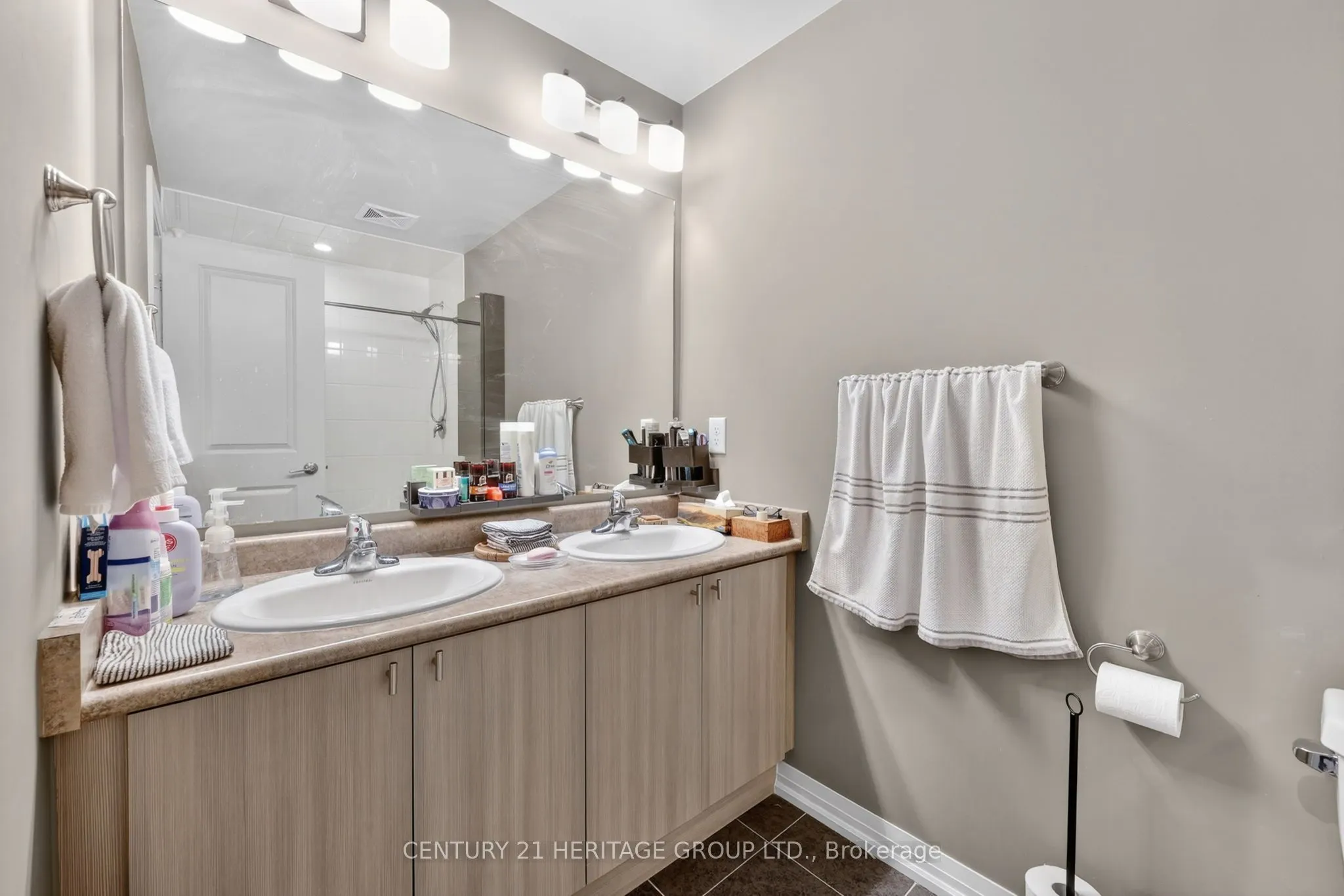 161 Wellington Street E #410