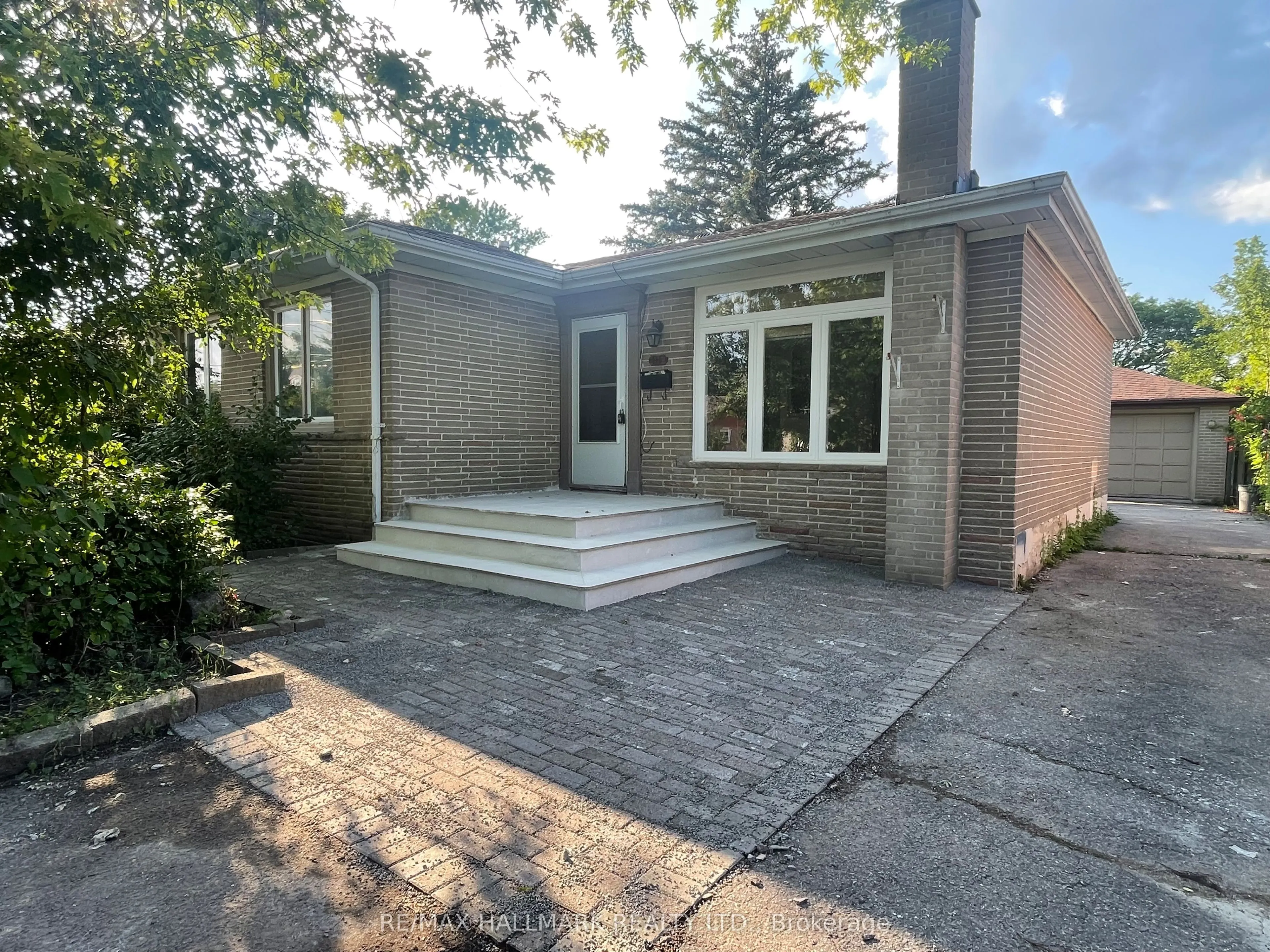 116 Cartier Crescent #Main Floor