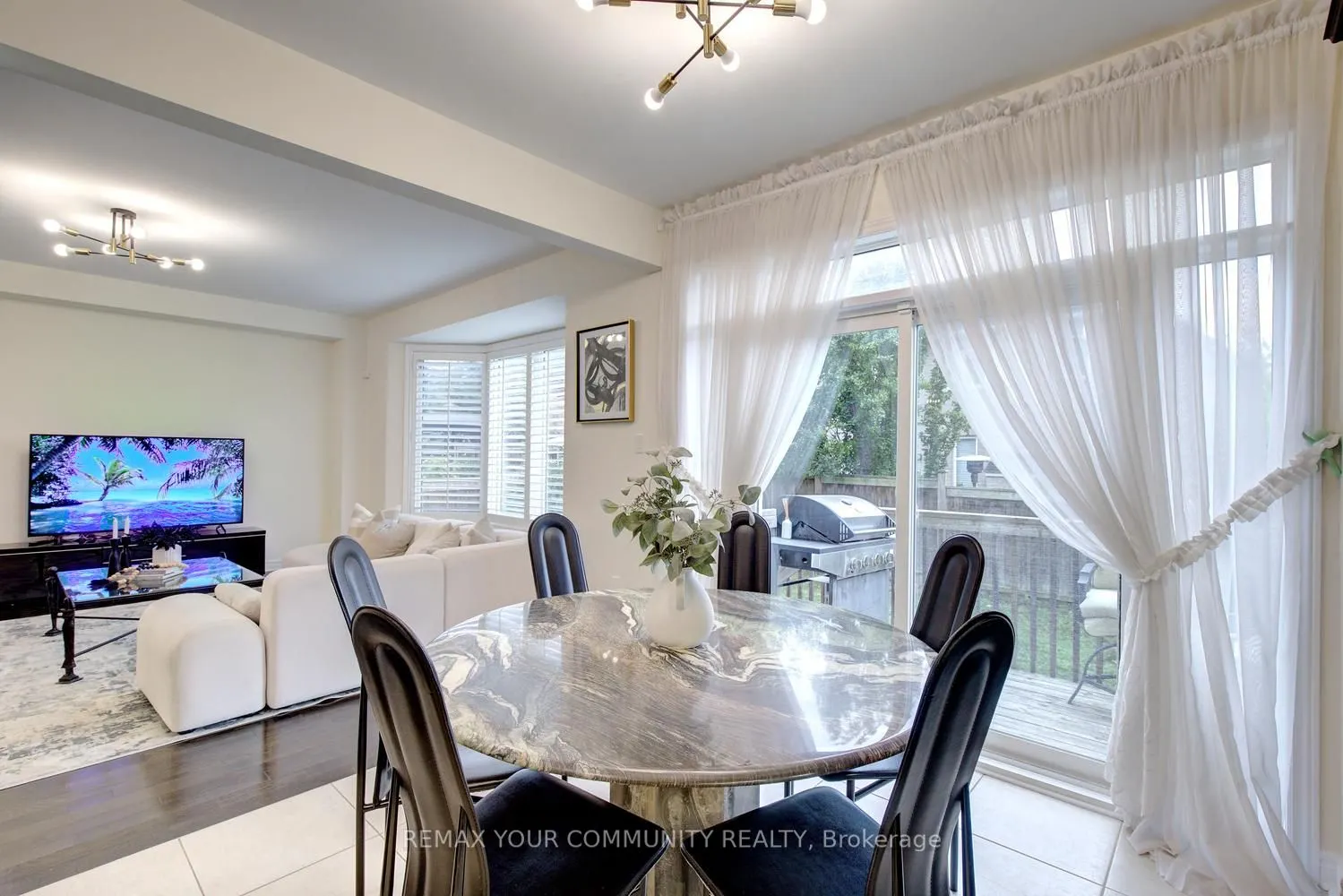 79 Chayna Crescent
