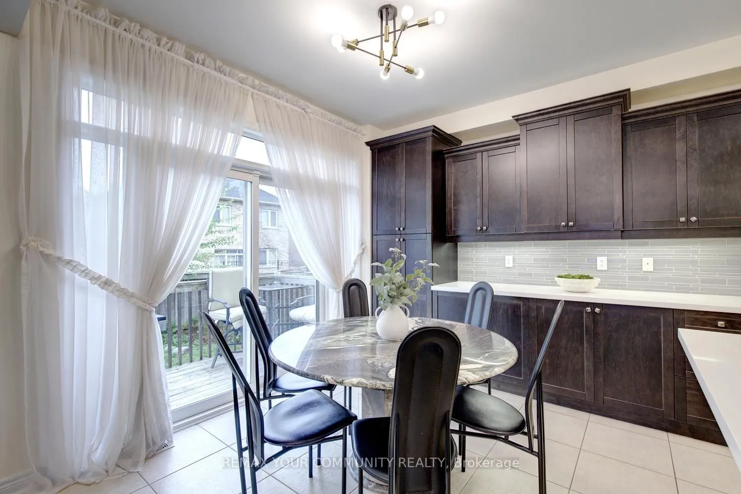 79 Chayna Crescent