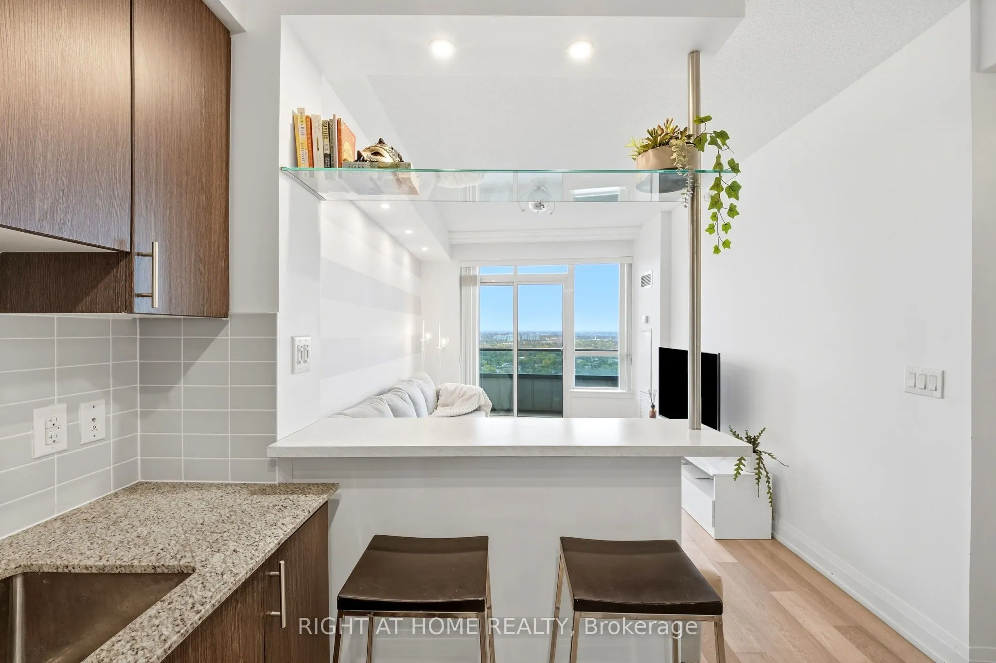 7171 Yonge Street #1702