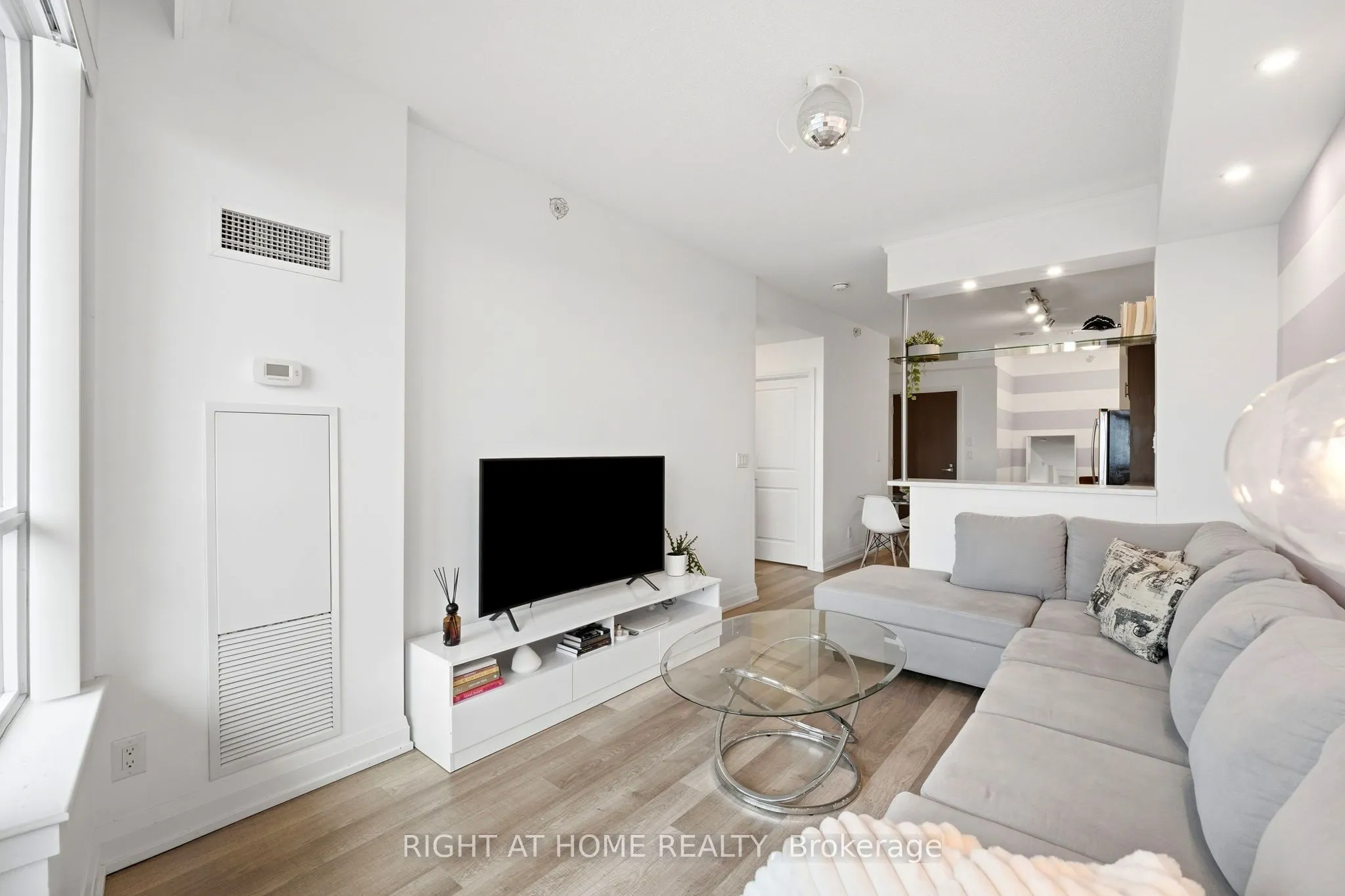 7171 Yonge Street #1702