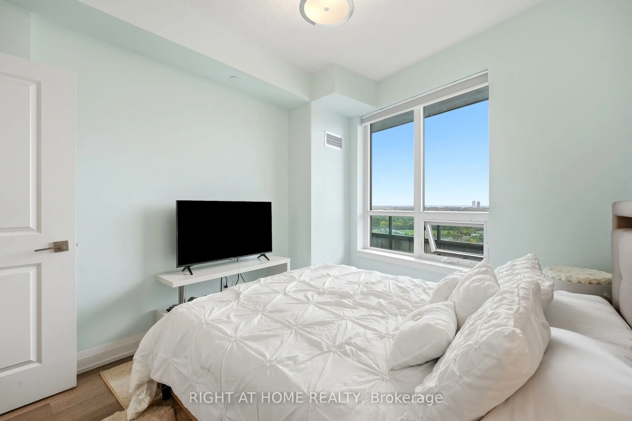 7171 Yonge Street #1702