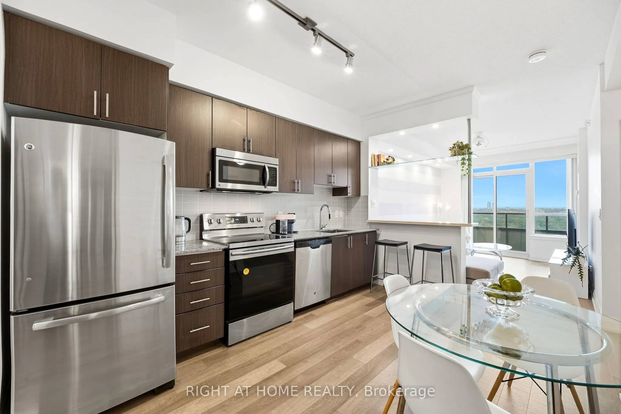 7171 Yonge Street #1702