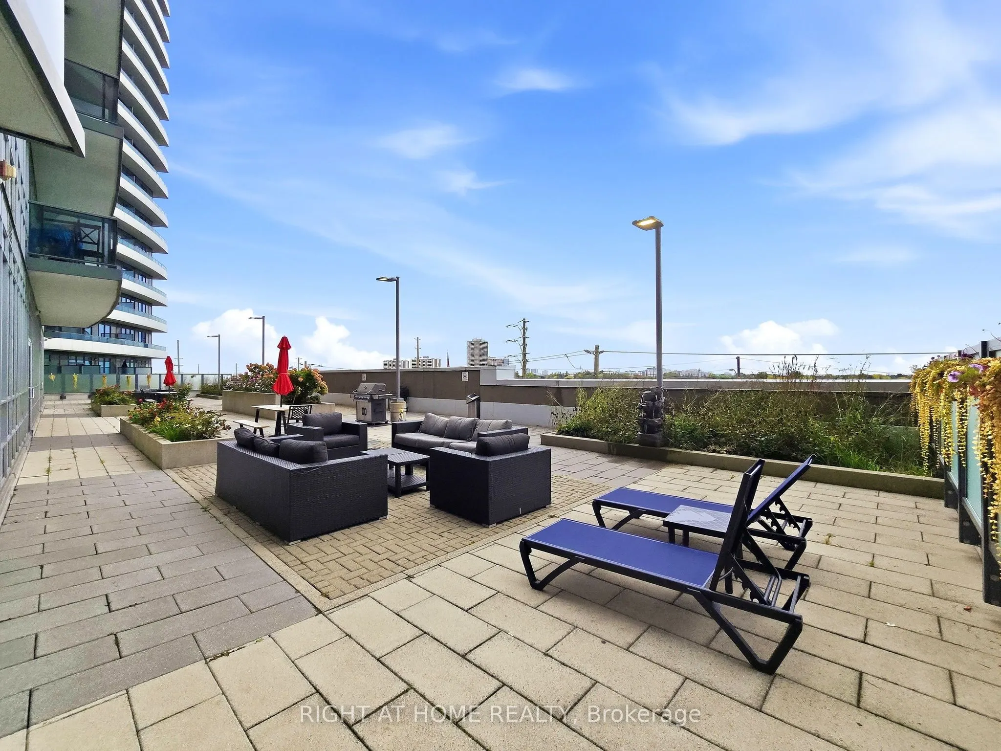 7171 Yonge Street #1702